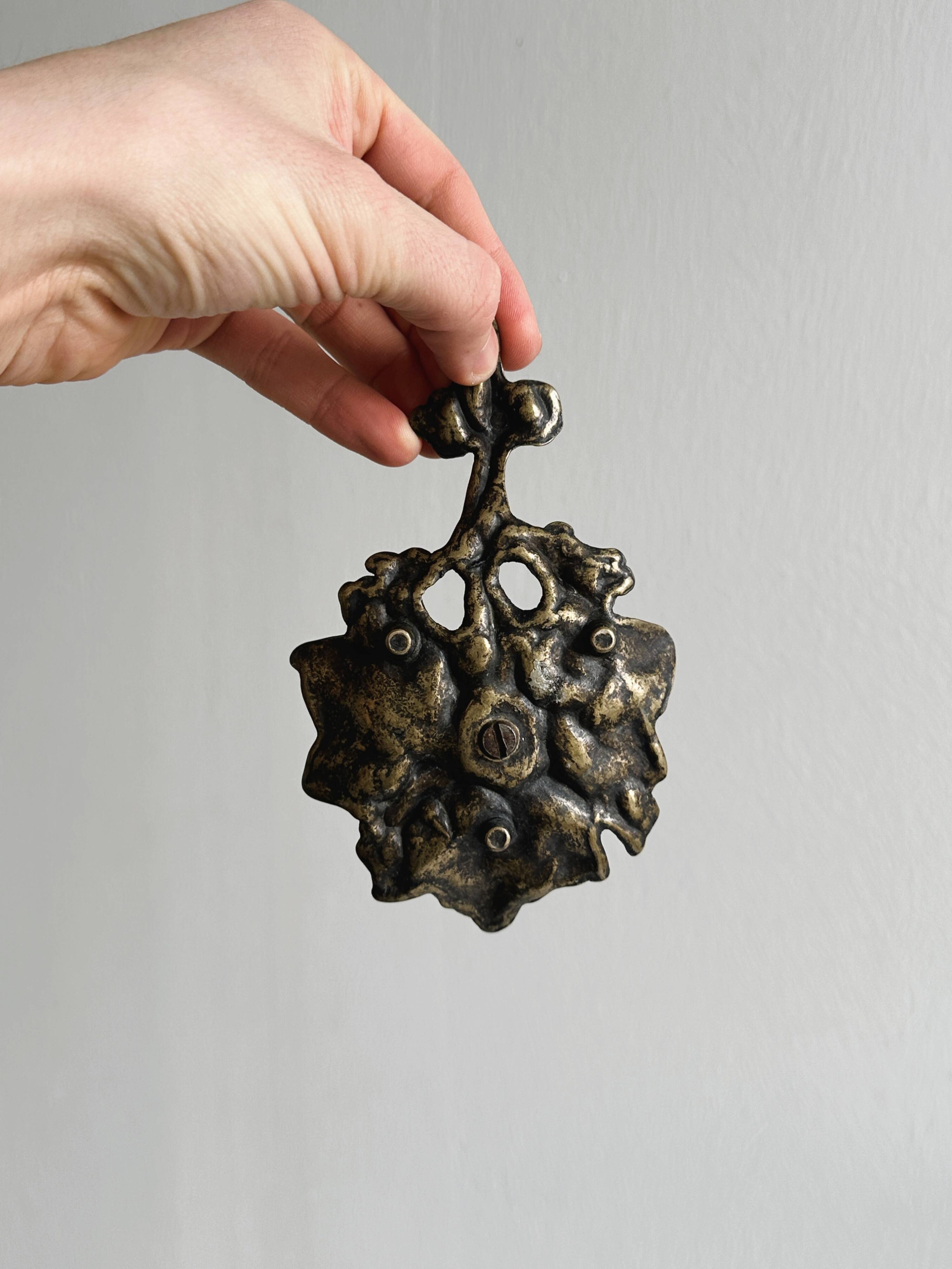 Rat tail metal candle holder