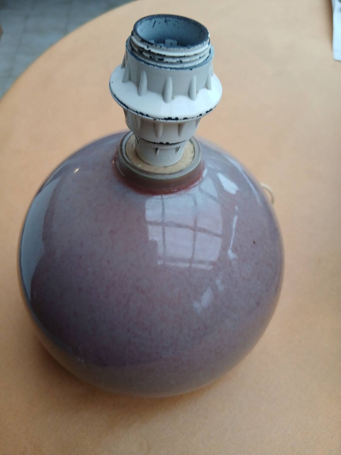 Virebent ball lamp base