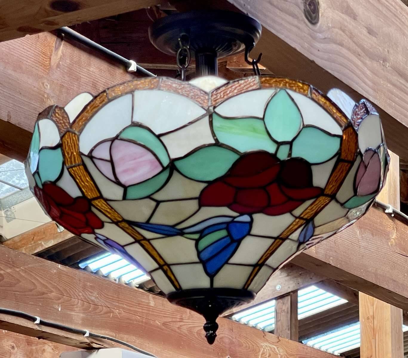 Tiffany-style glass pendant light