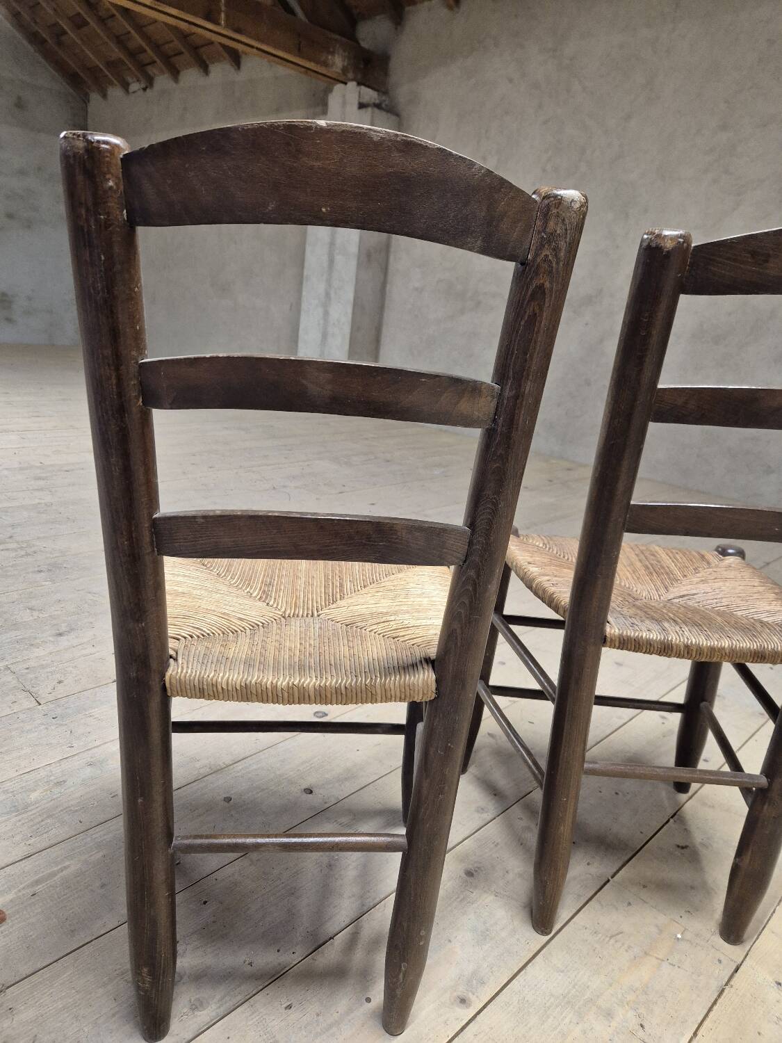 Pair of rustic country mountain straw chairs, old 1950s