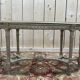 Banquette de piano Louis XVI en cannage et bois rechampi