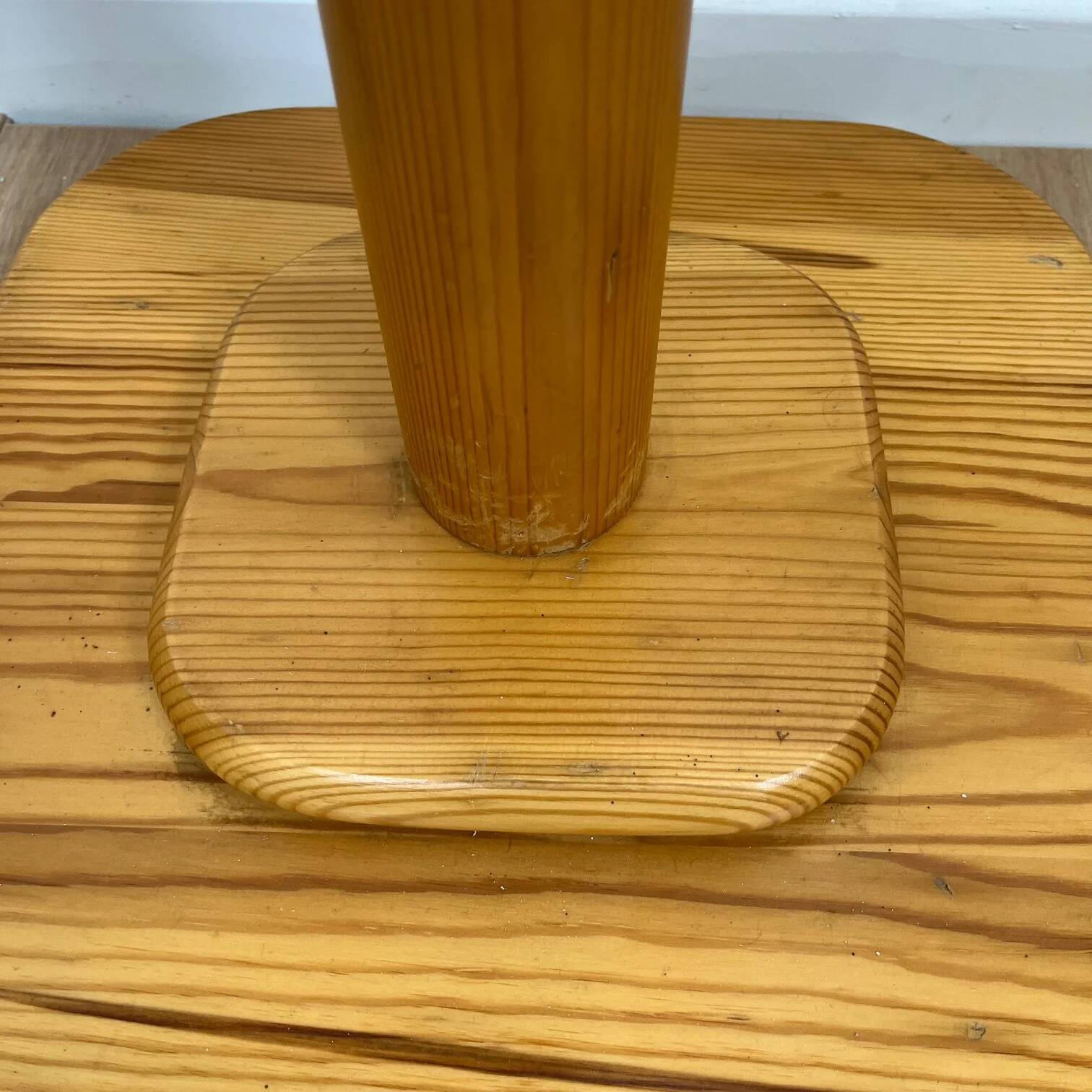 Freestanding pine coat rack with articulated arm, 1970/80 MCM