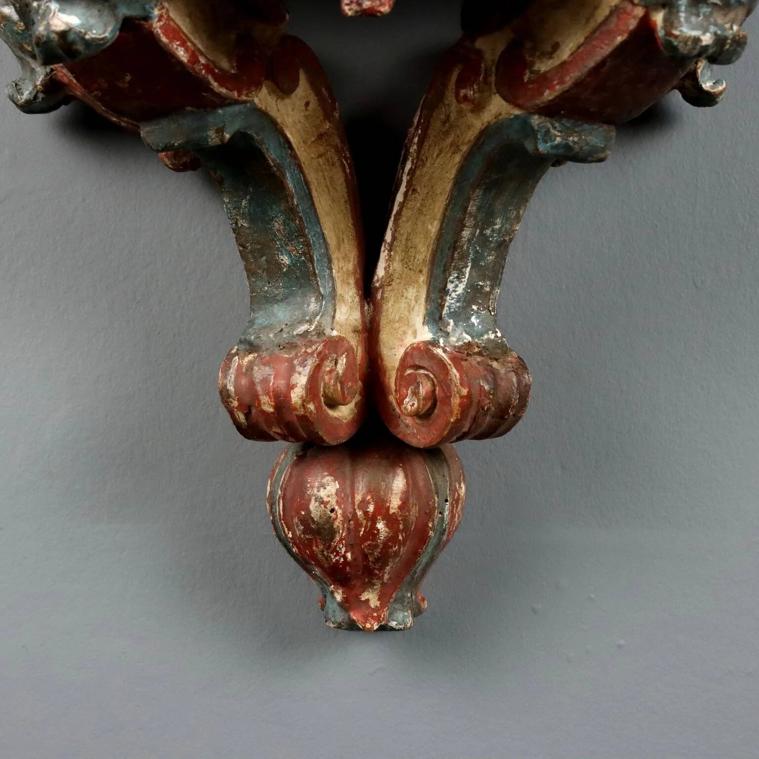 Drop-leaf console in carved wood, 18th century