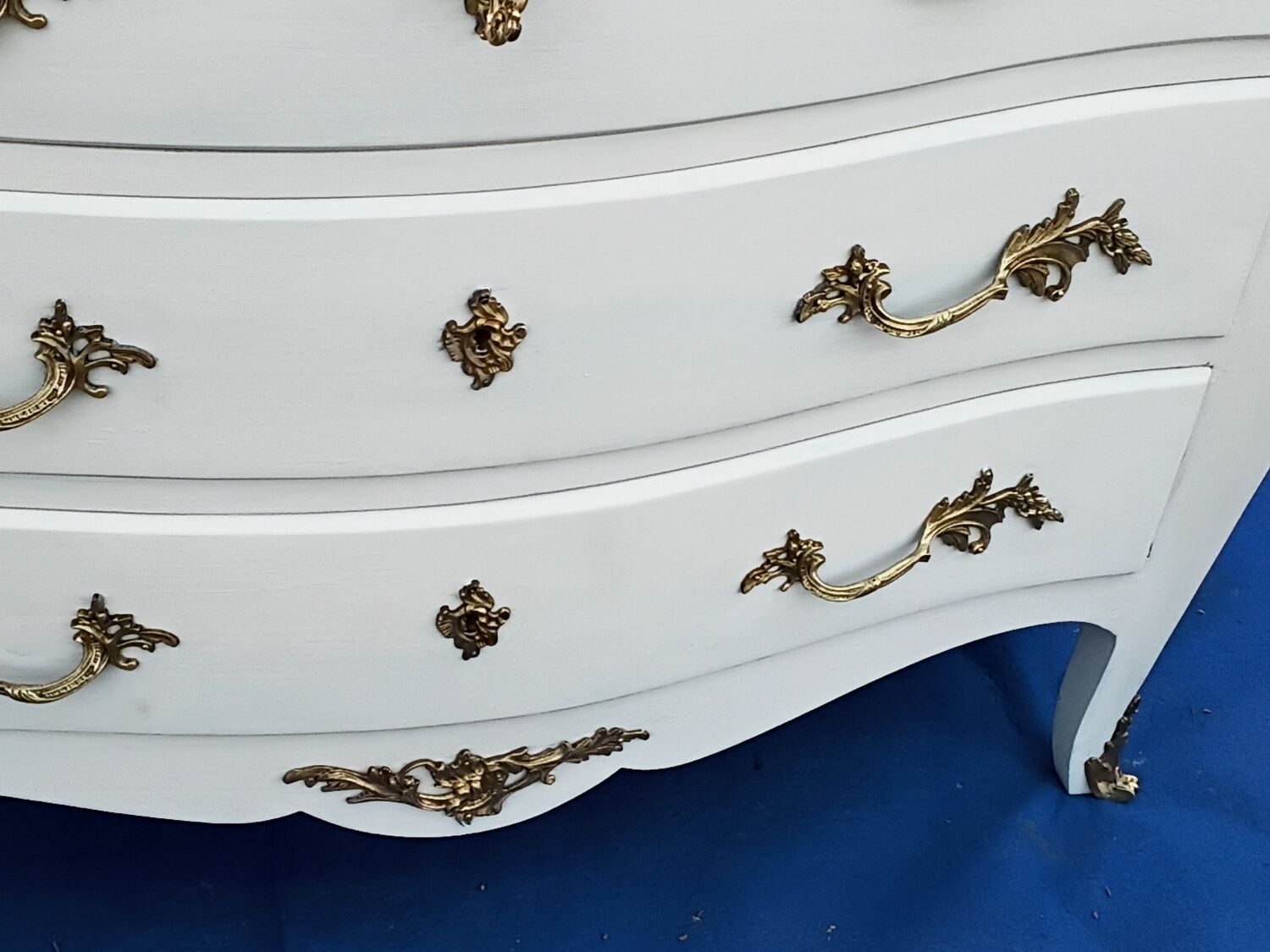 Chest of drawers style Louis XV cream