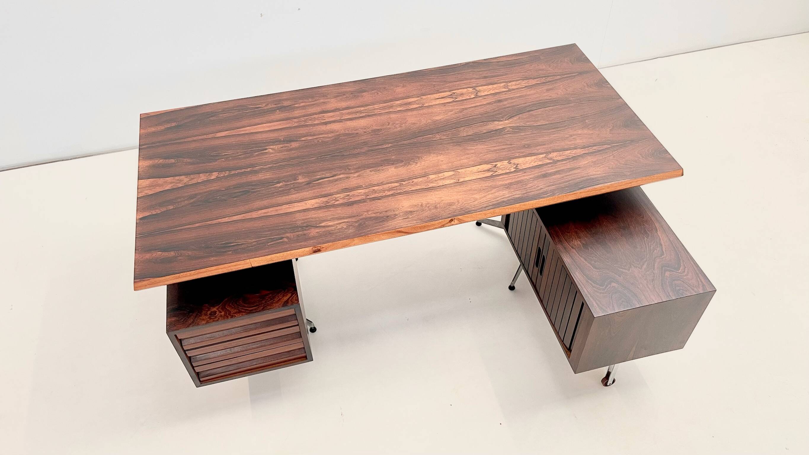 Early commissionned variant of a 'T95' Desk