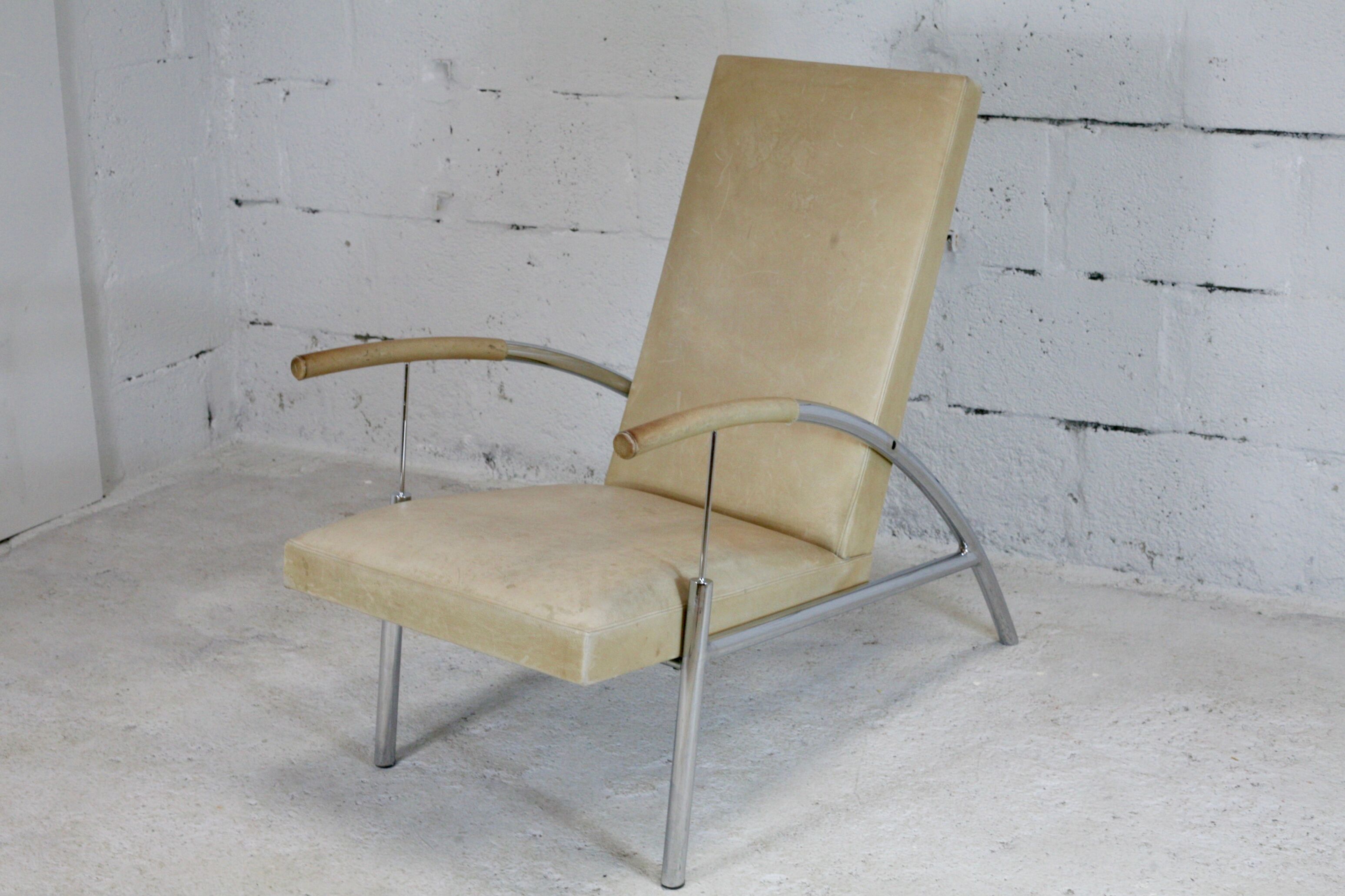 Tubular steel armchair and "cream" leather, France, circa 1970