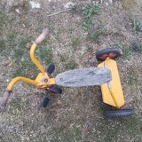 Tricycle des cours de récréation des années 70