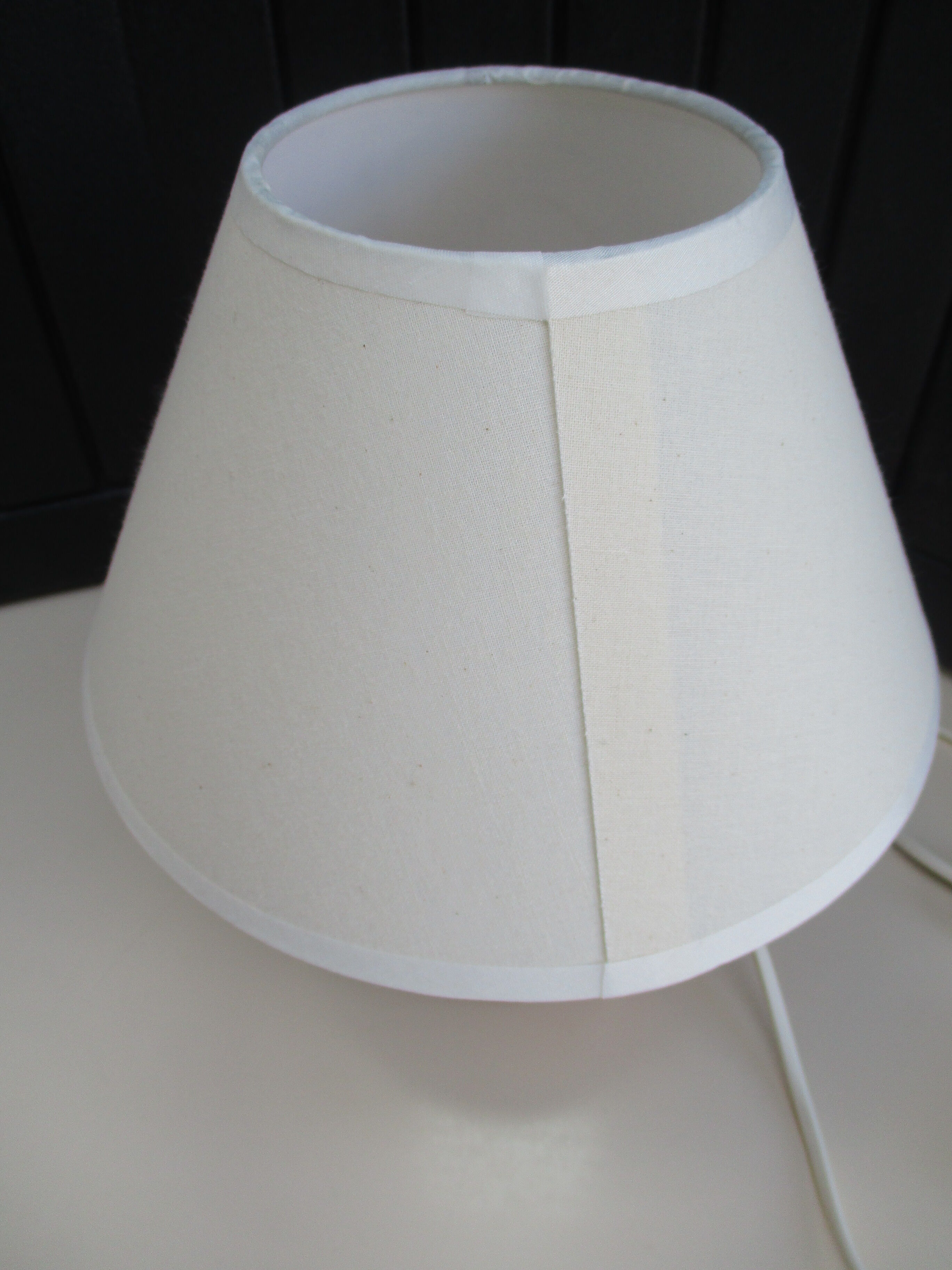 Lampe de table pied boule en bois