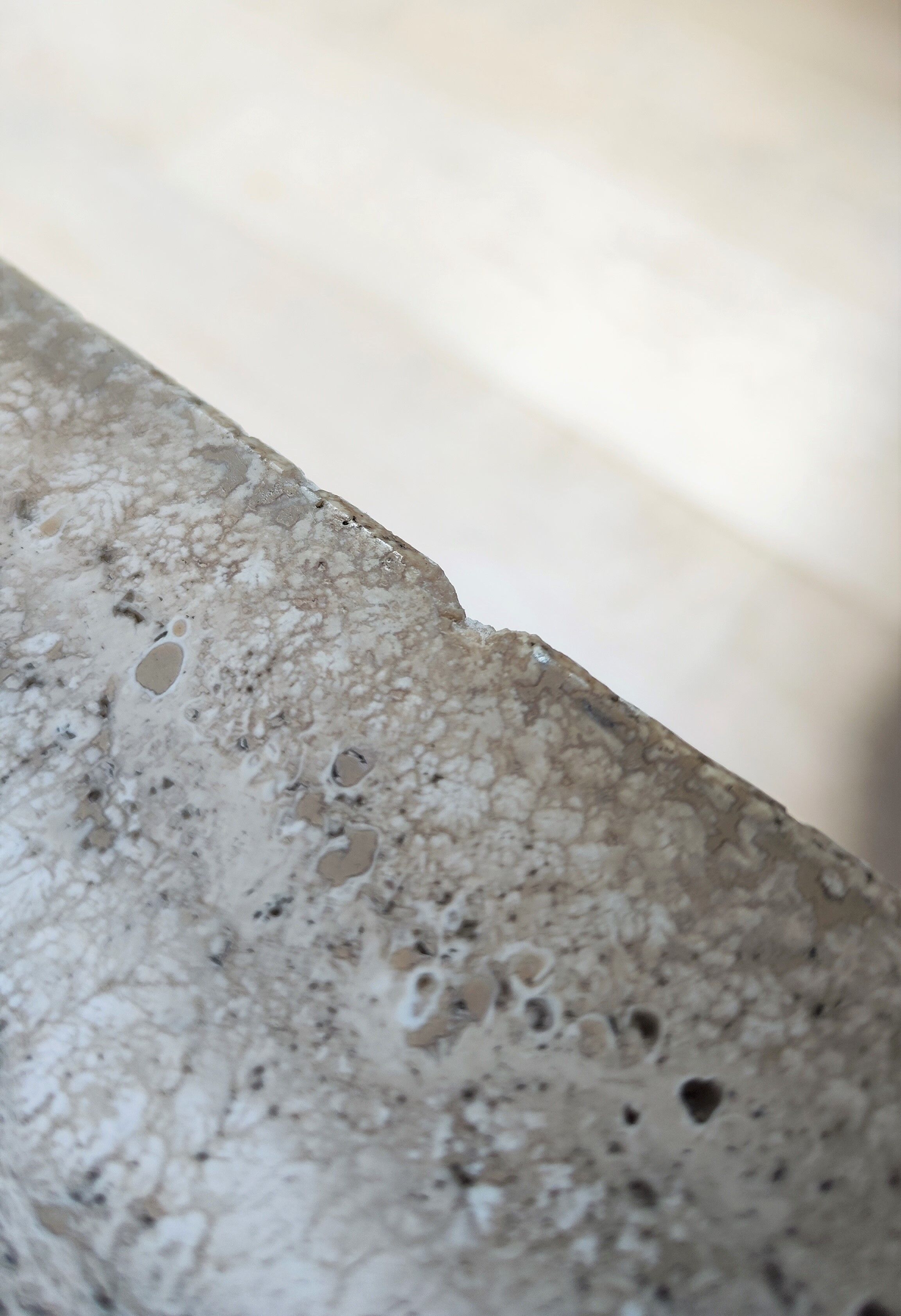 Travertine coffee table - 70s - brutalist and minimalist - Italy