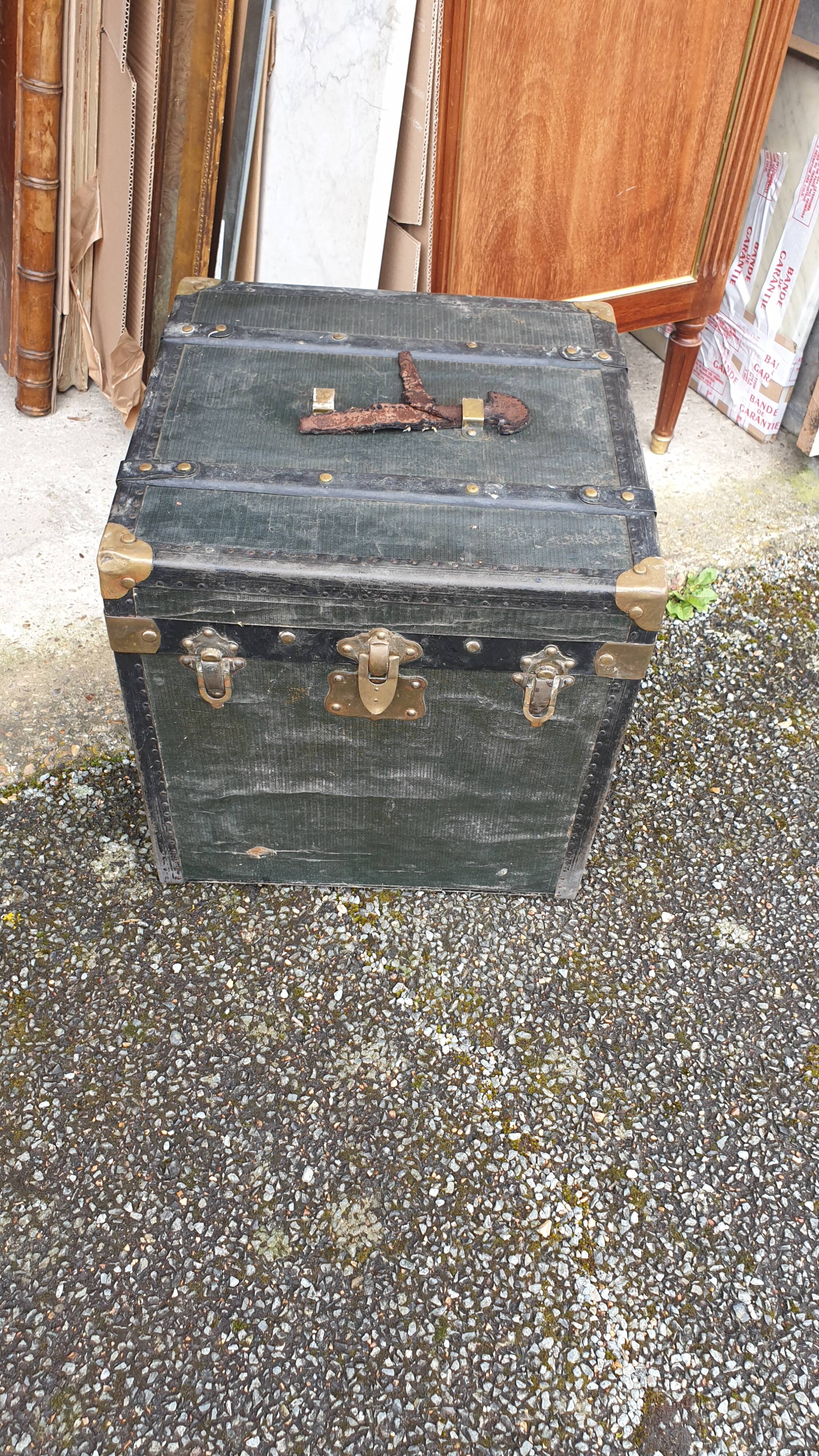 Hat trunk early twentieth century
