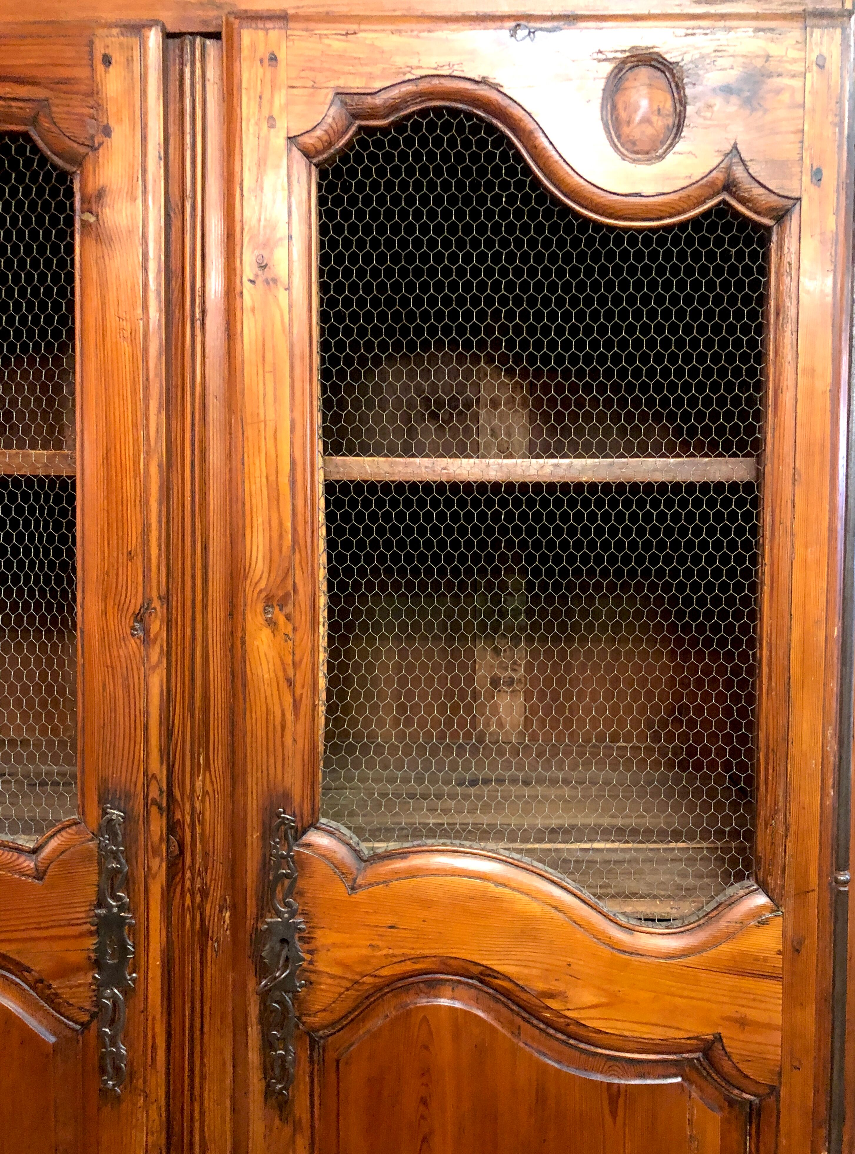 Wardrobe grilled Louis XV, eighteenth century
