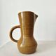 Pichet, carafe Digoin en grès émaillé miel, 1950-60