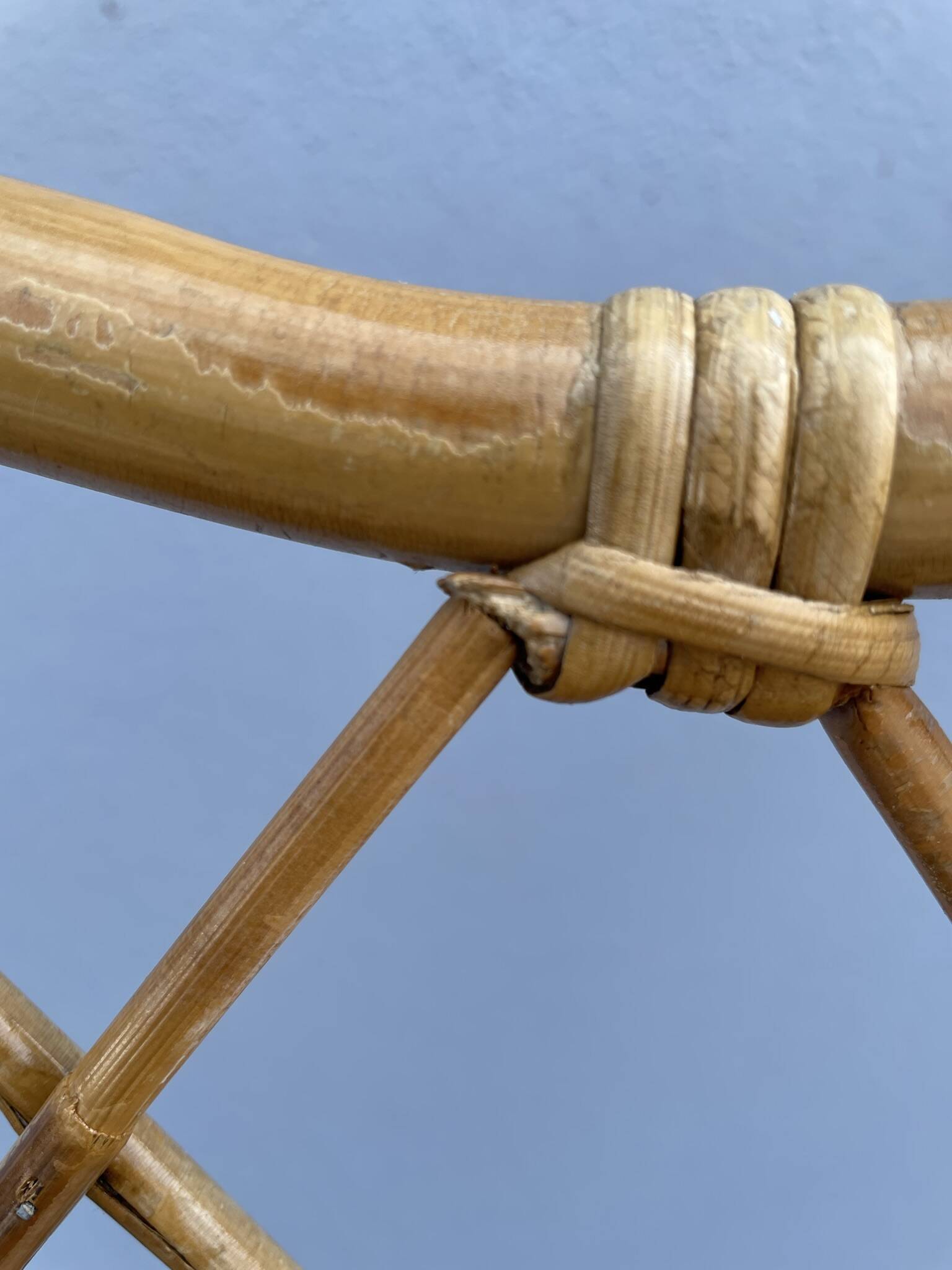 Chaises en rotin  à croisillons