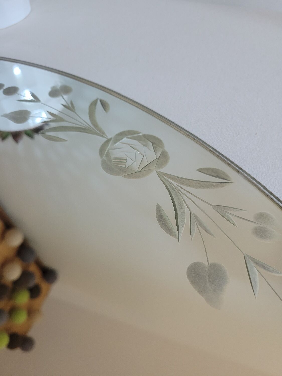 Miroir ovale gravé frise floral