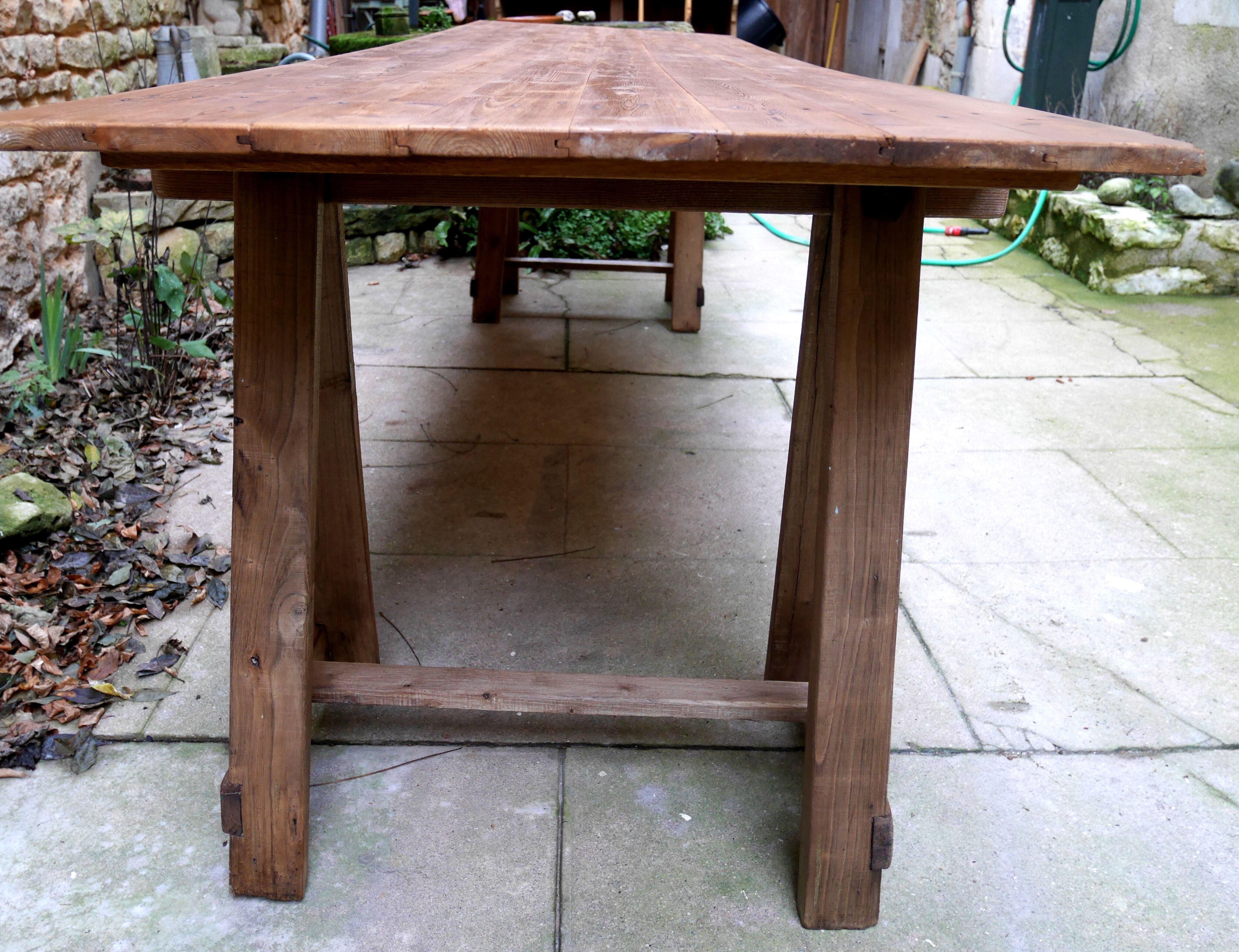 Table ferme guinguette en bois sur treteaux