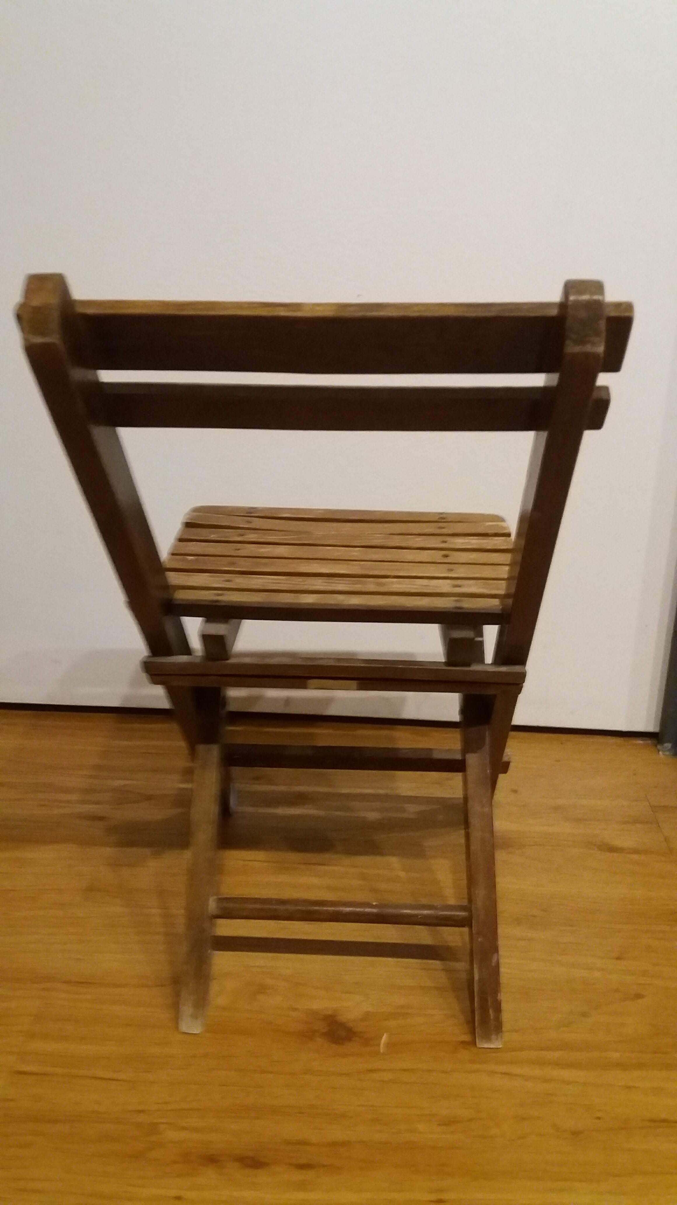 Folding child chair