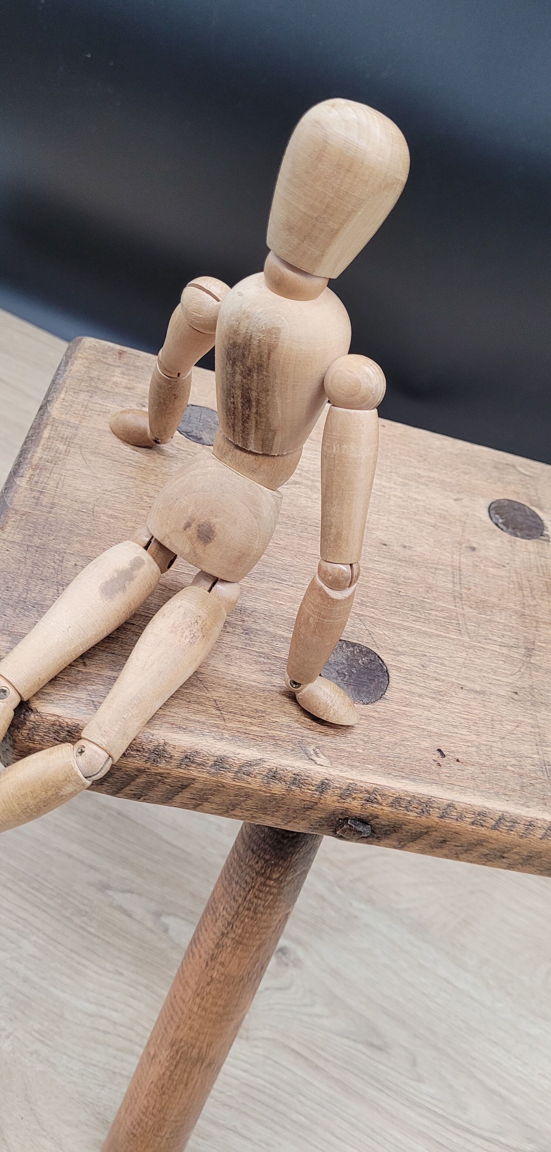 Tripod stool rectangle corners cut corners