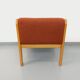 Fauteuil chauffeuse Fröscher vintage en tissu orange et bois des années 70 80