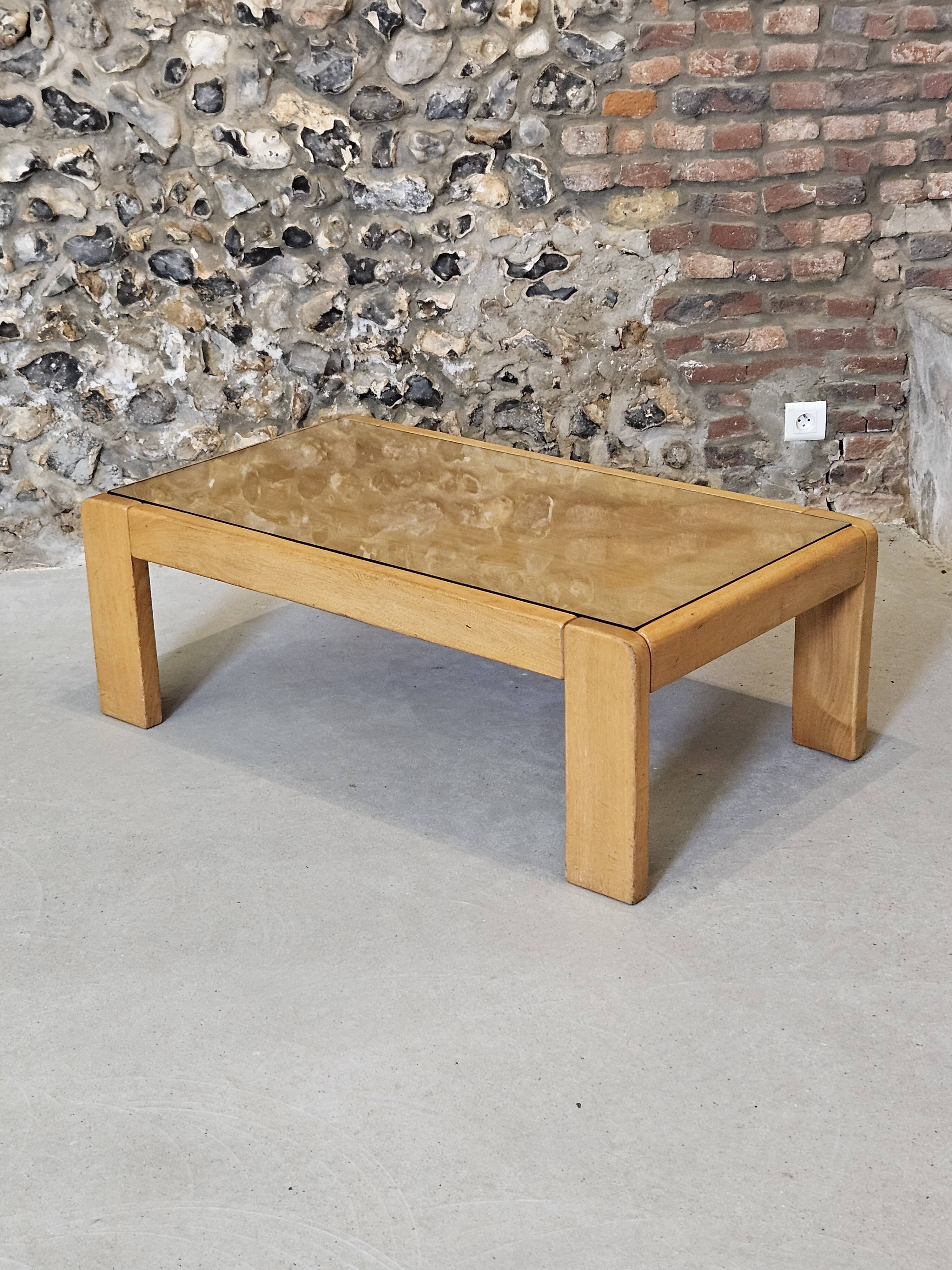 Designer coffee table 1970-1980 in kois elm and glass