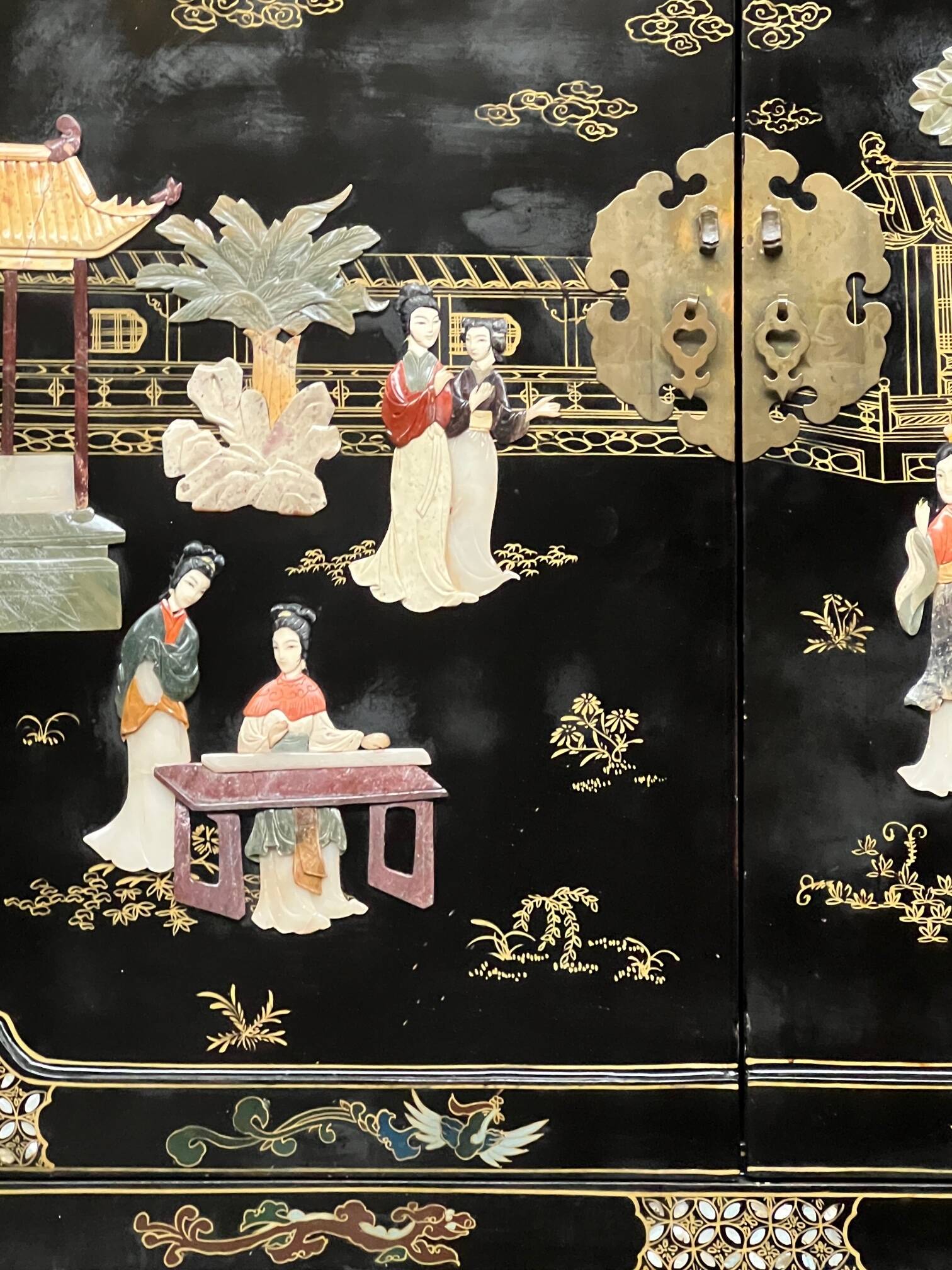 Chinoiserie style furniture. Mother-of-pearl, steatite, jade marquetry.