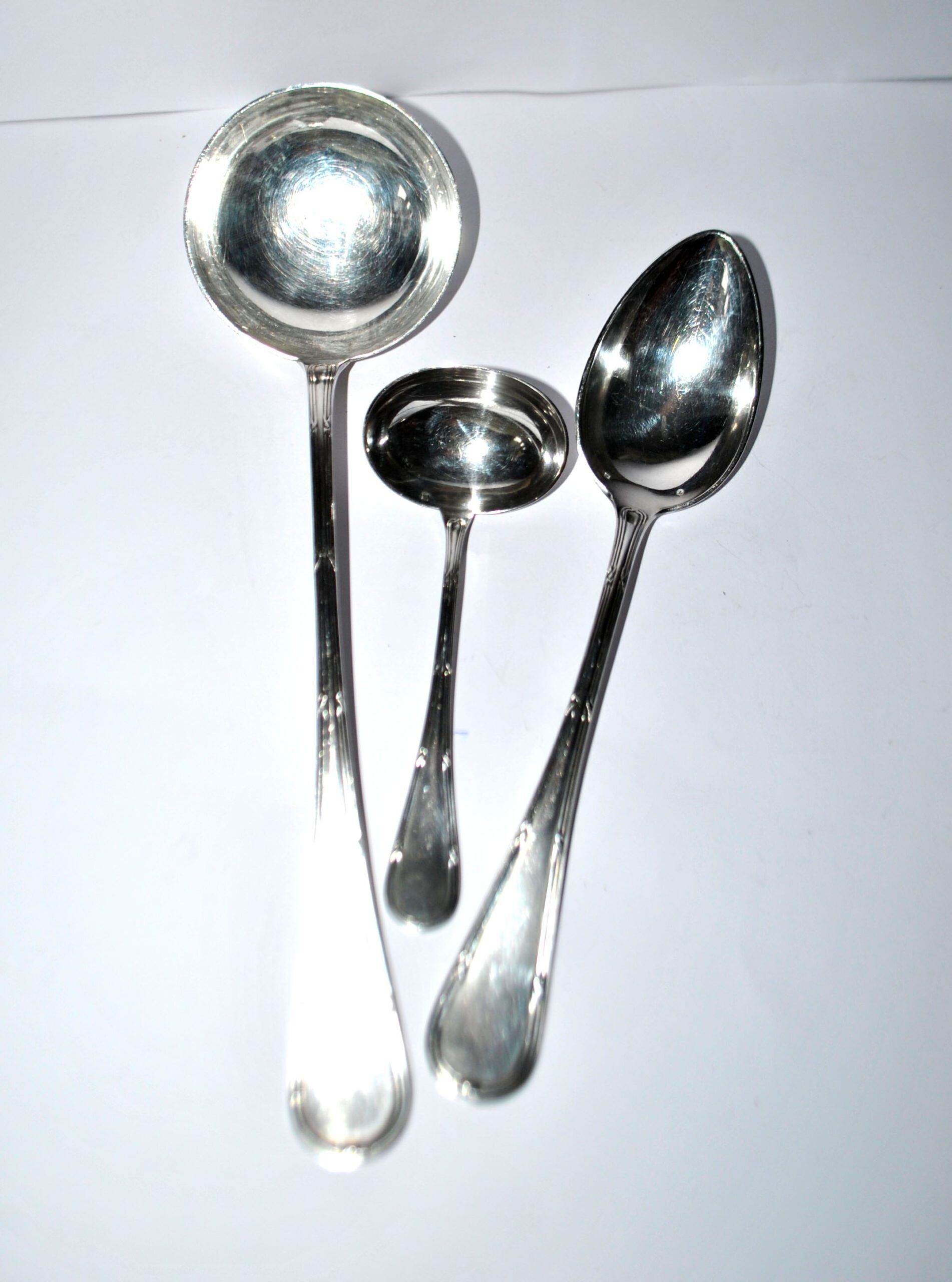 3 cuillères à sauce et louche Rubans croisés nœuds en métal argenté Reneka