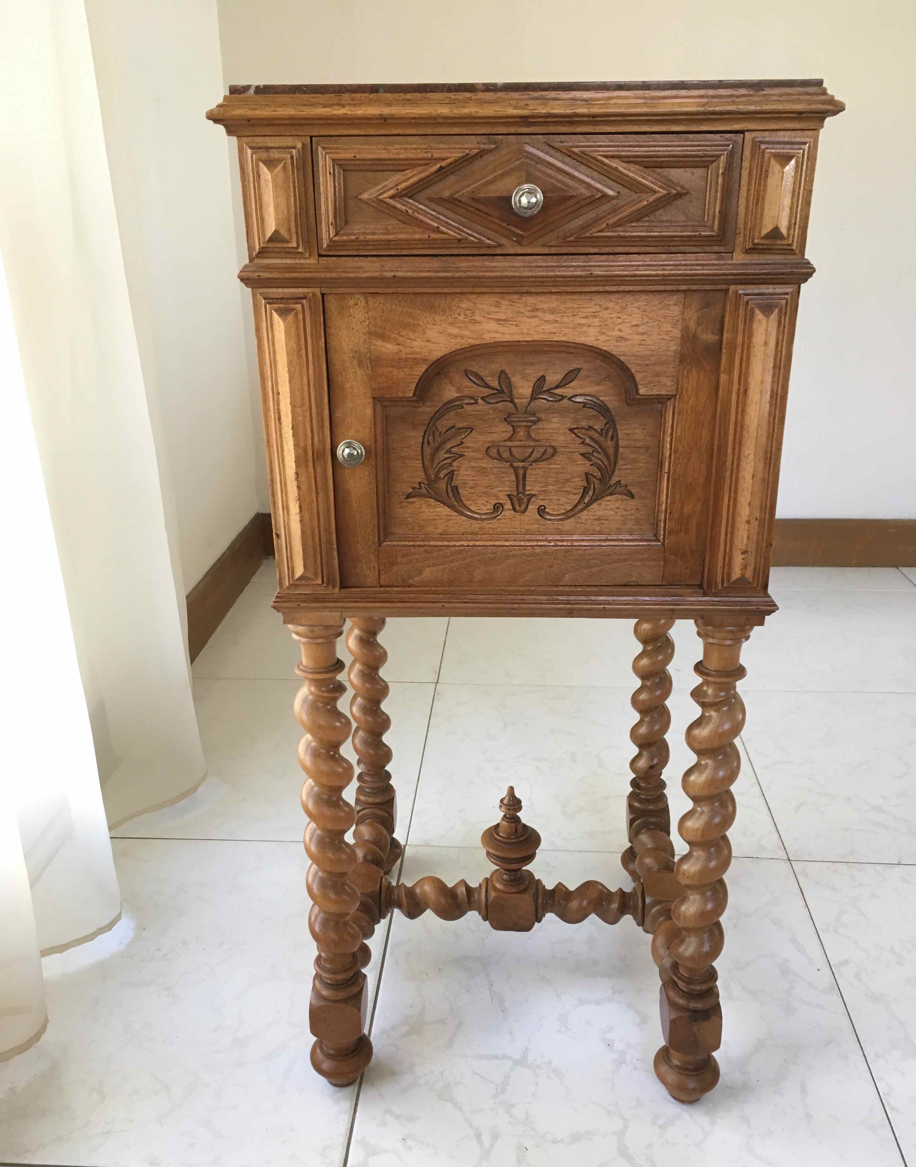 Table de nuit ancienne meuble d’appoint