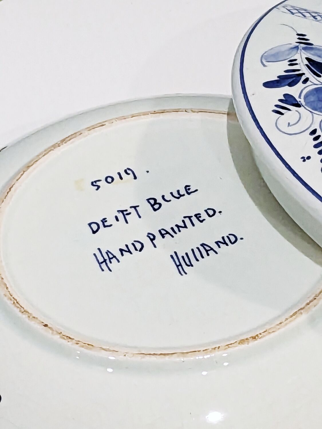 Vintage ceramic box ' 60. Delft. In perfect condition.