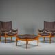 Ensemble de 3 fauteuils lounge danois modernes en chêne et cuir avec repose-pieds, conçus par Kristian Vedel pour Søren Wiladsen, années 1960.