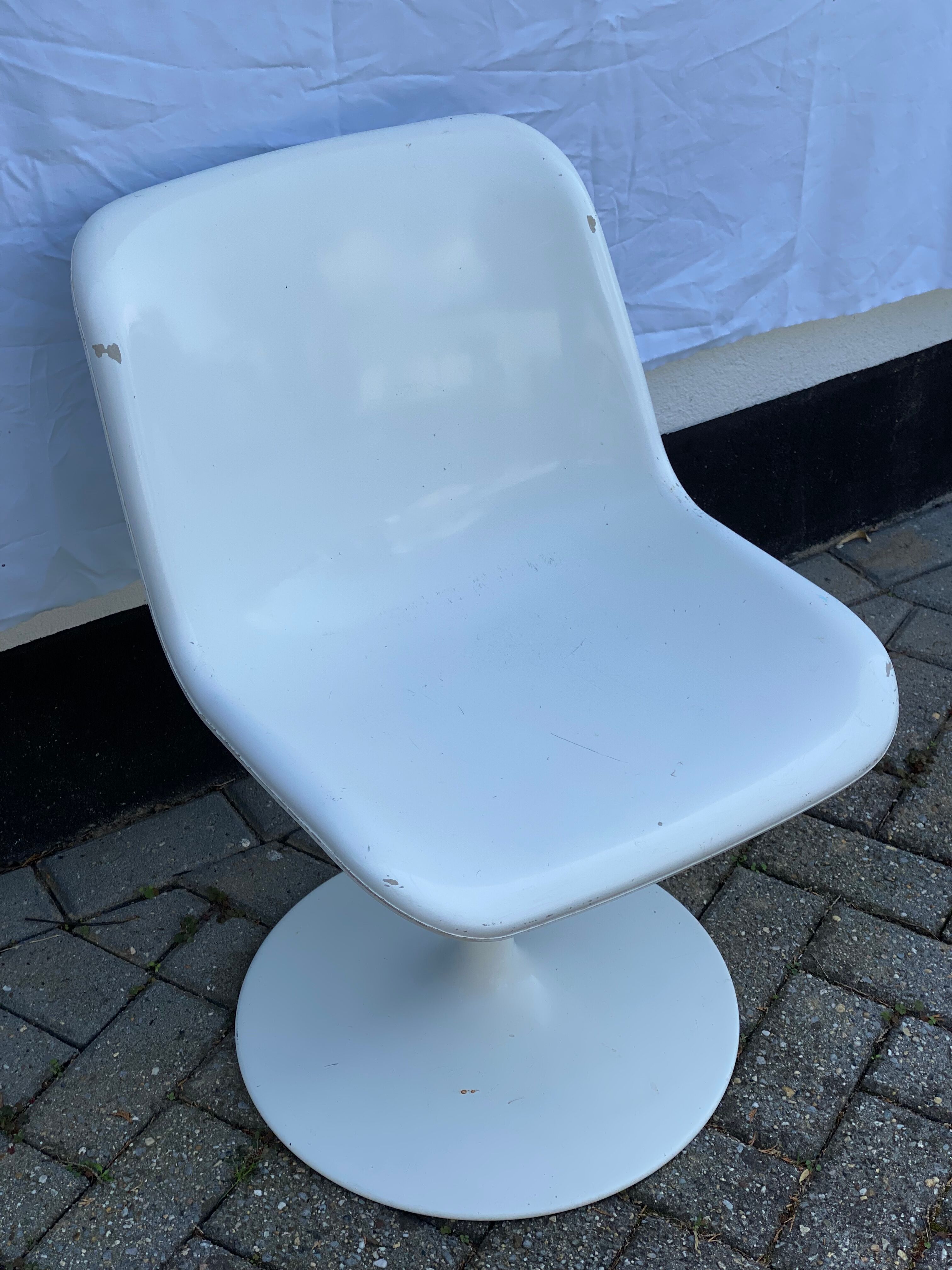 8 vintage Artifort tulip chairs