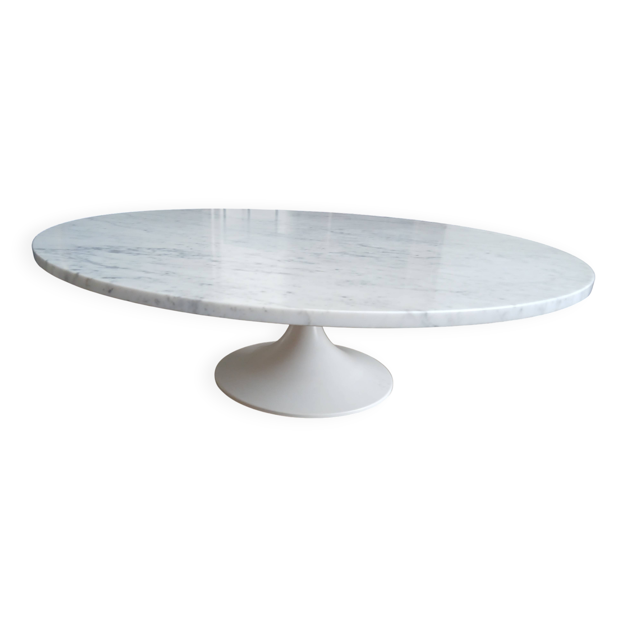Round marble coffee table with tulip base.