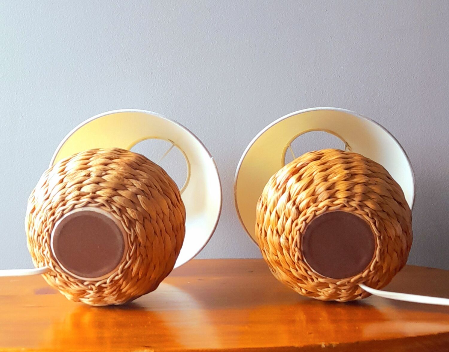 Pair of lamps in braided vegetable fiber