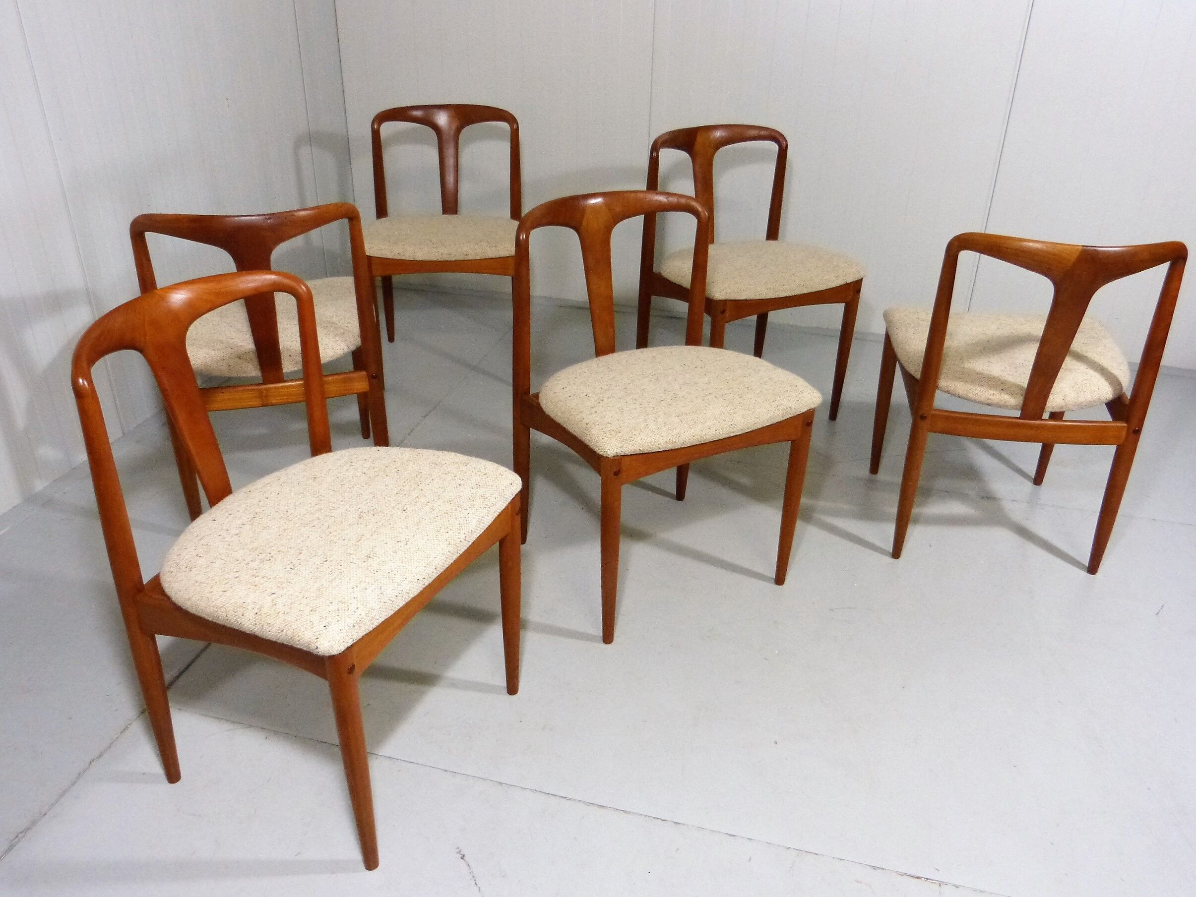 Set of 6 Johannes Andersen teak dining chairs Juliane