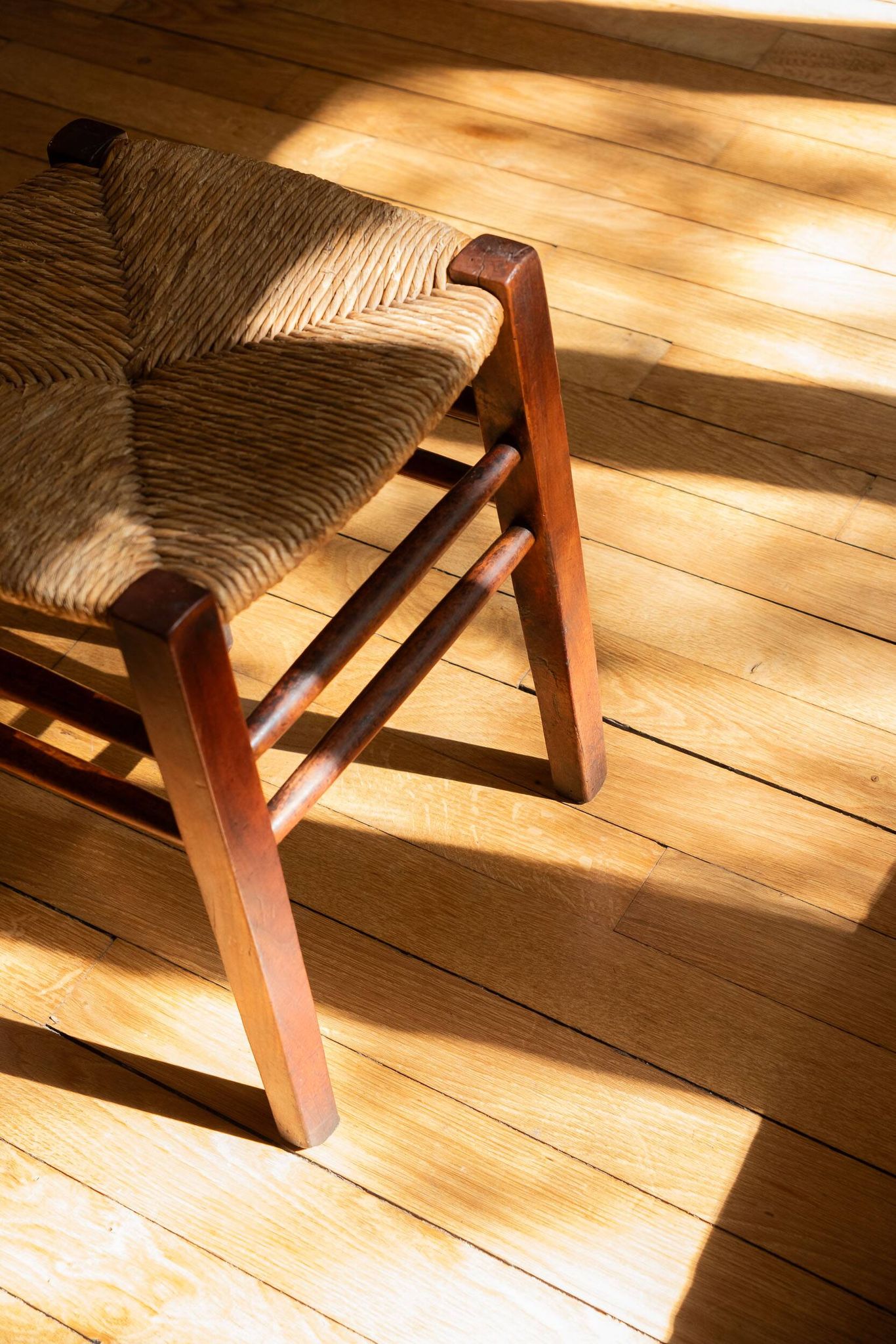 Wood and straw stool - Rustic style