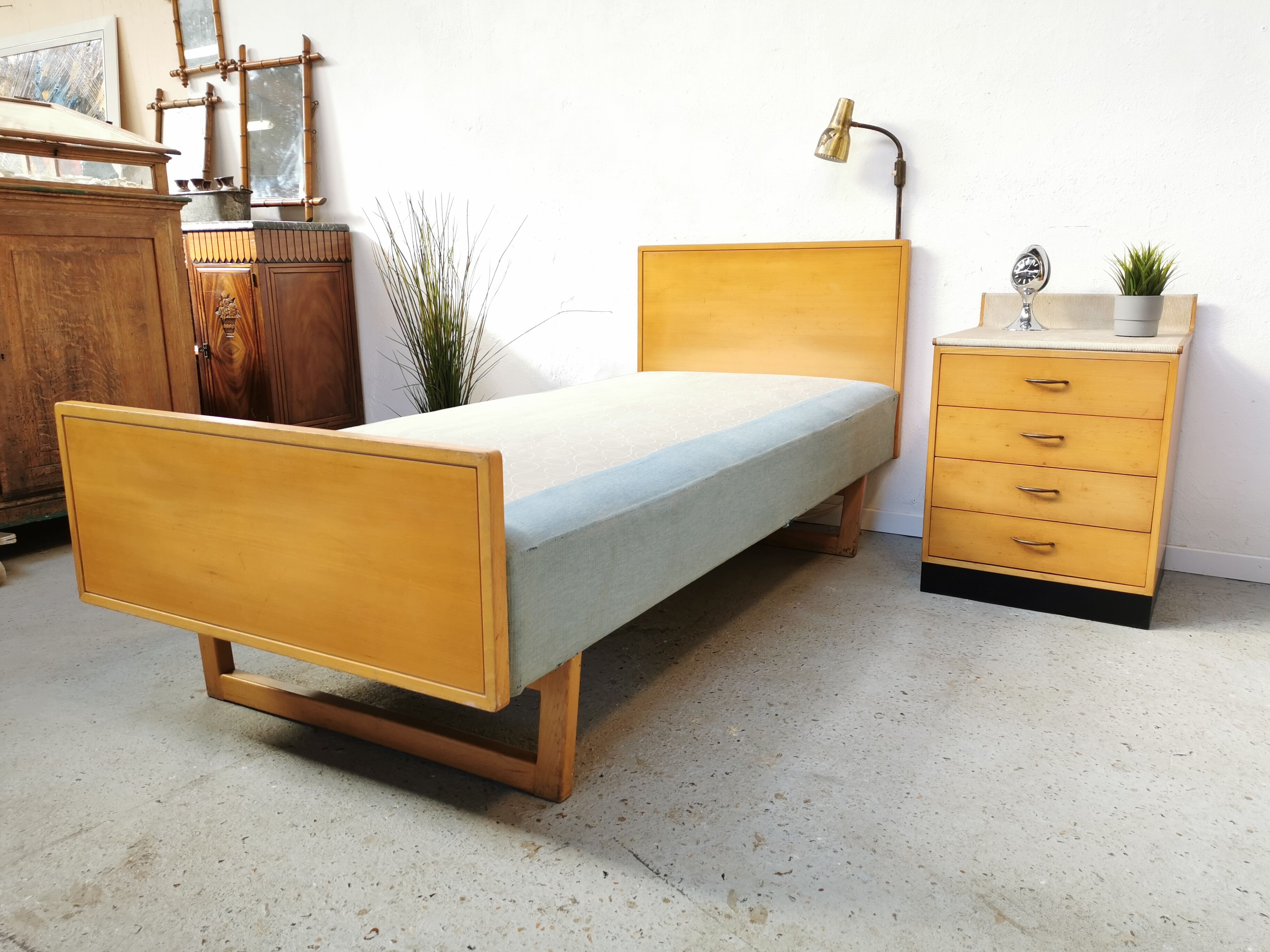 Vintage Scandinavian bed and lamp signed NK 1959