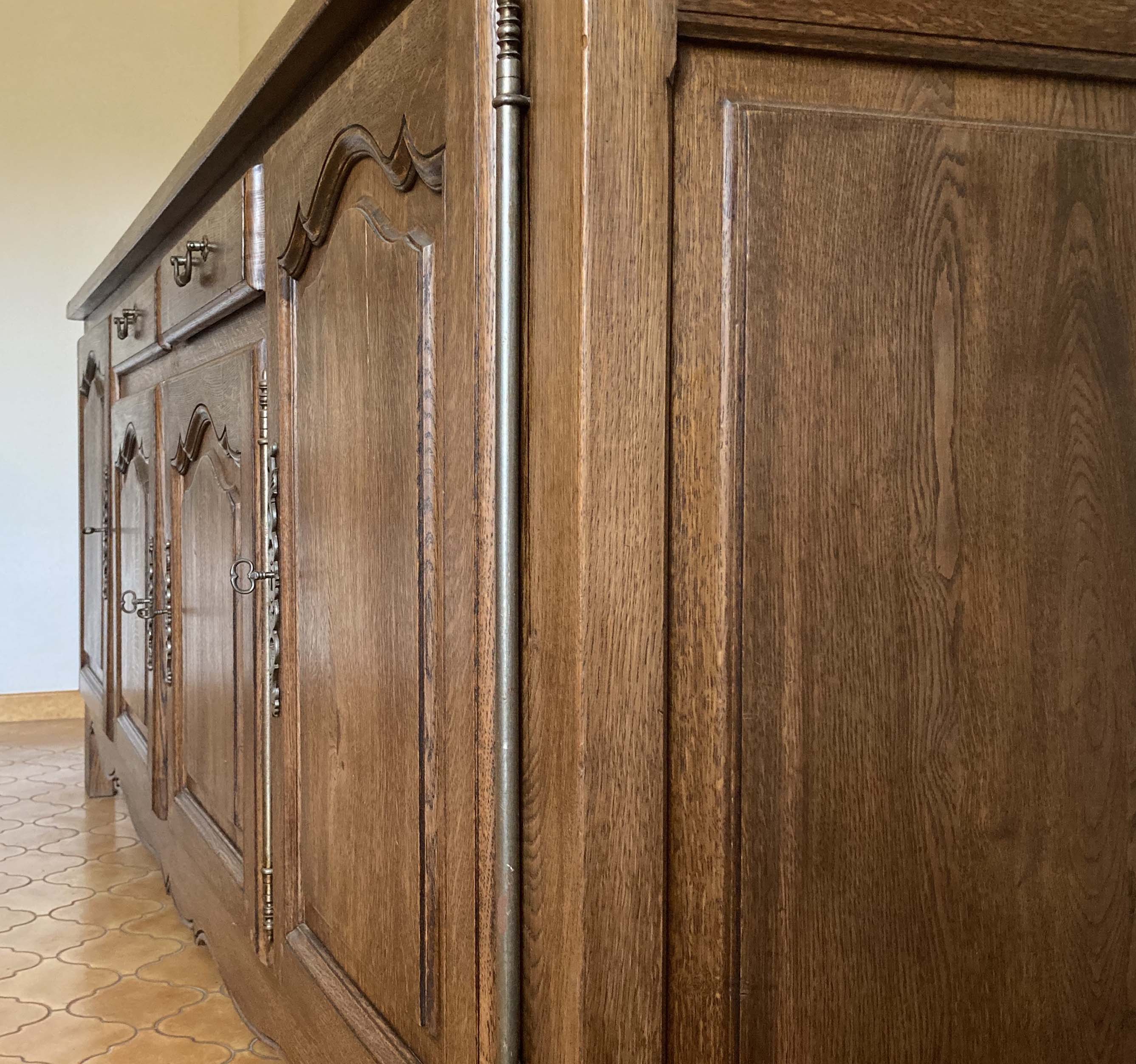 Low buffet in solid chene 4 doors