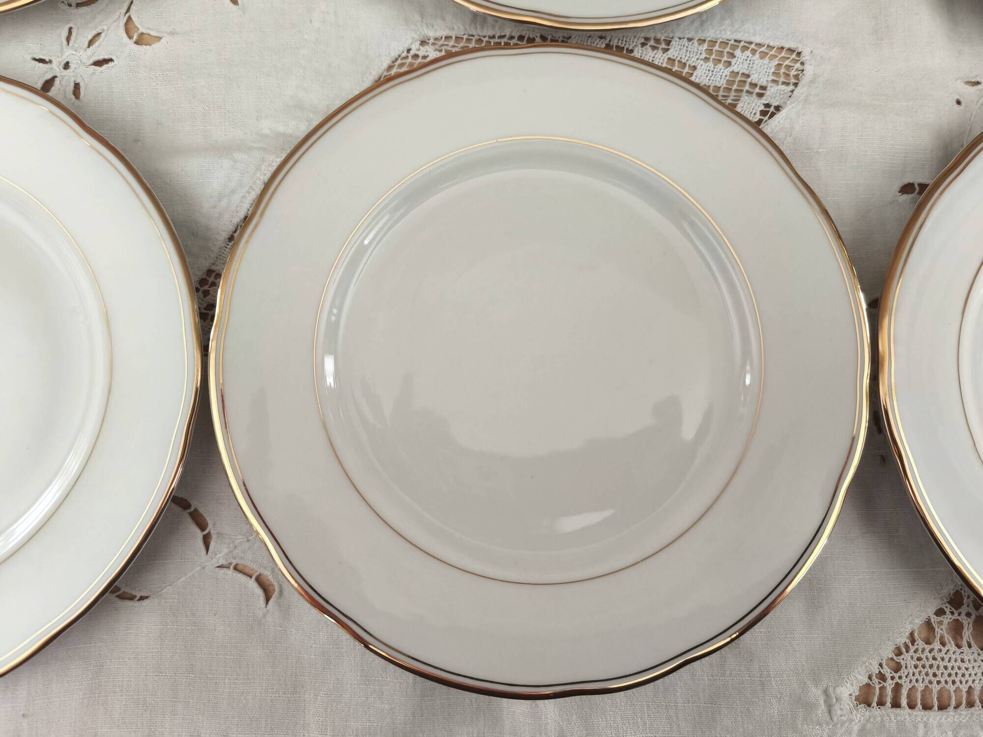 Set of 6 fine porcelain dessert plates from Bohemia with a gold rim.