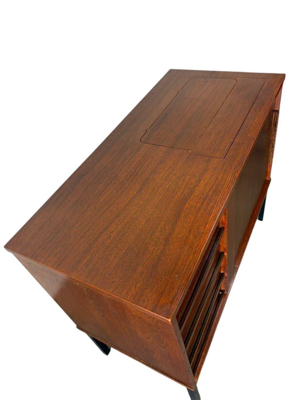 Vintage wooden wardrobe/chest of drawers/cupboard