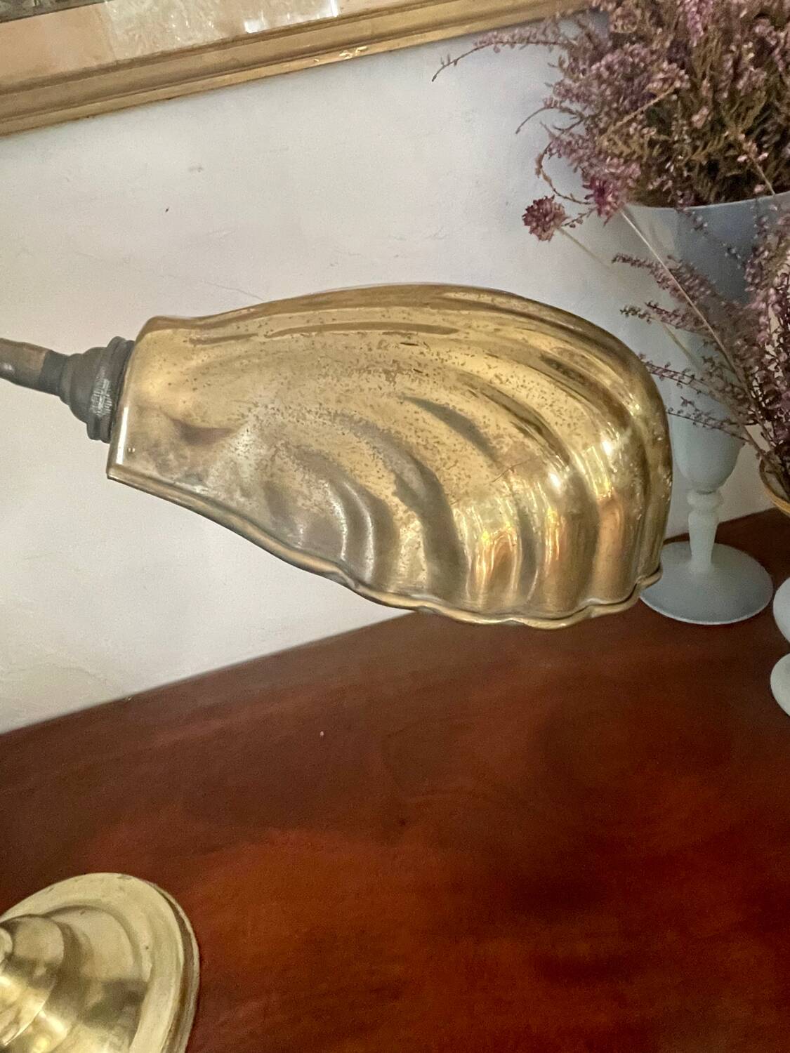 Flexible brass shell lamp