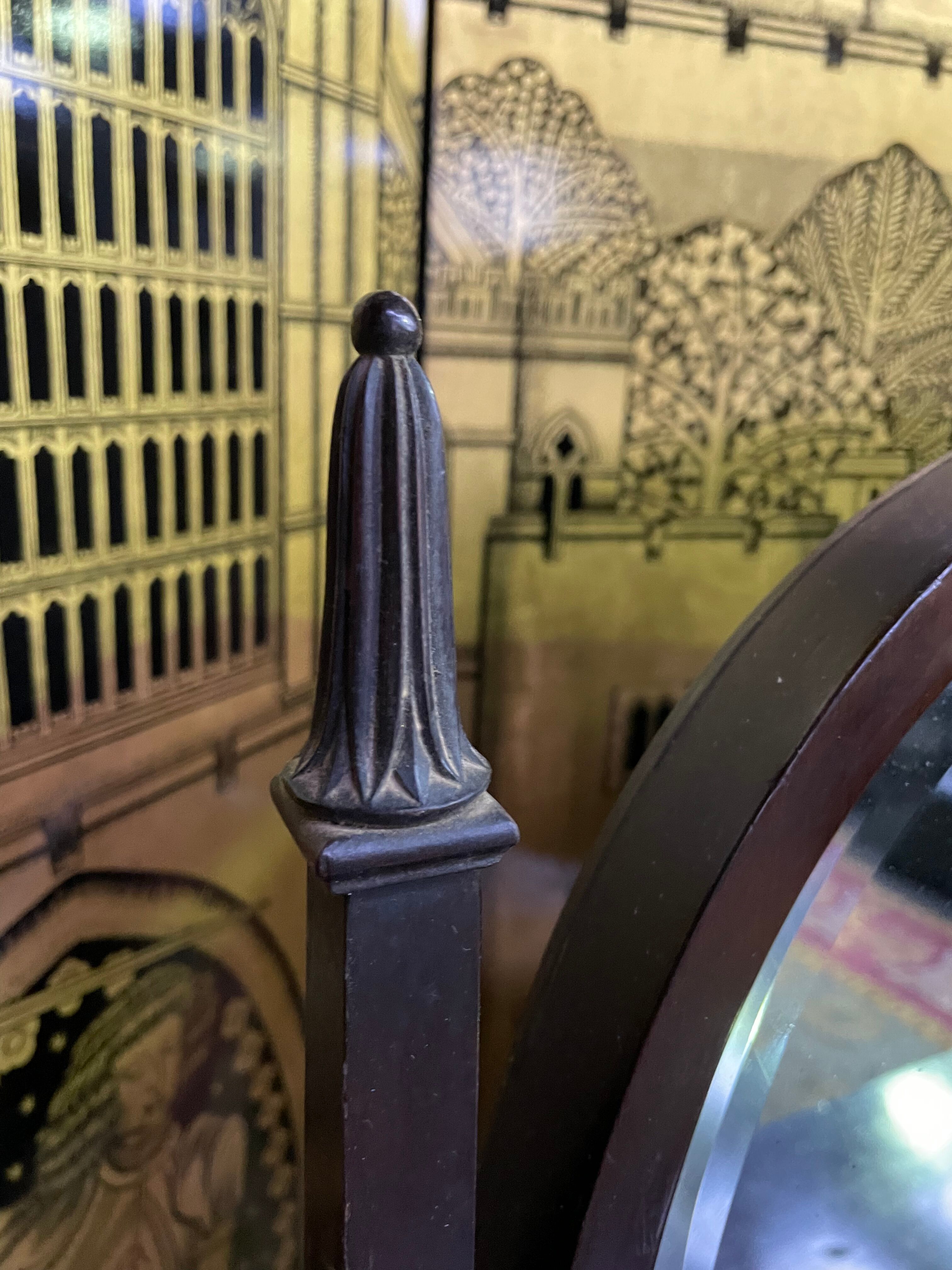 English mahogany hairdresser