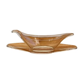 Vintage Pyrex Sedlex France sauce boat in moulded glass with a lid.