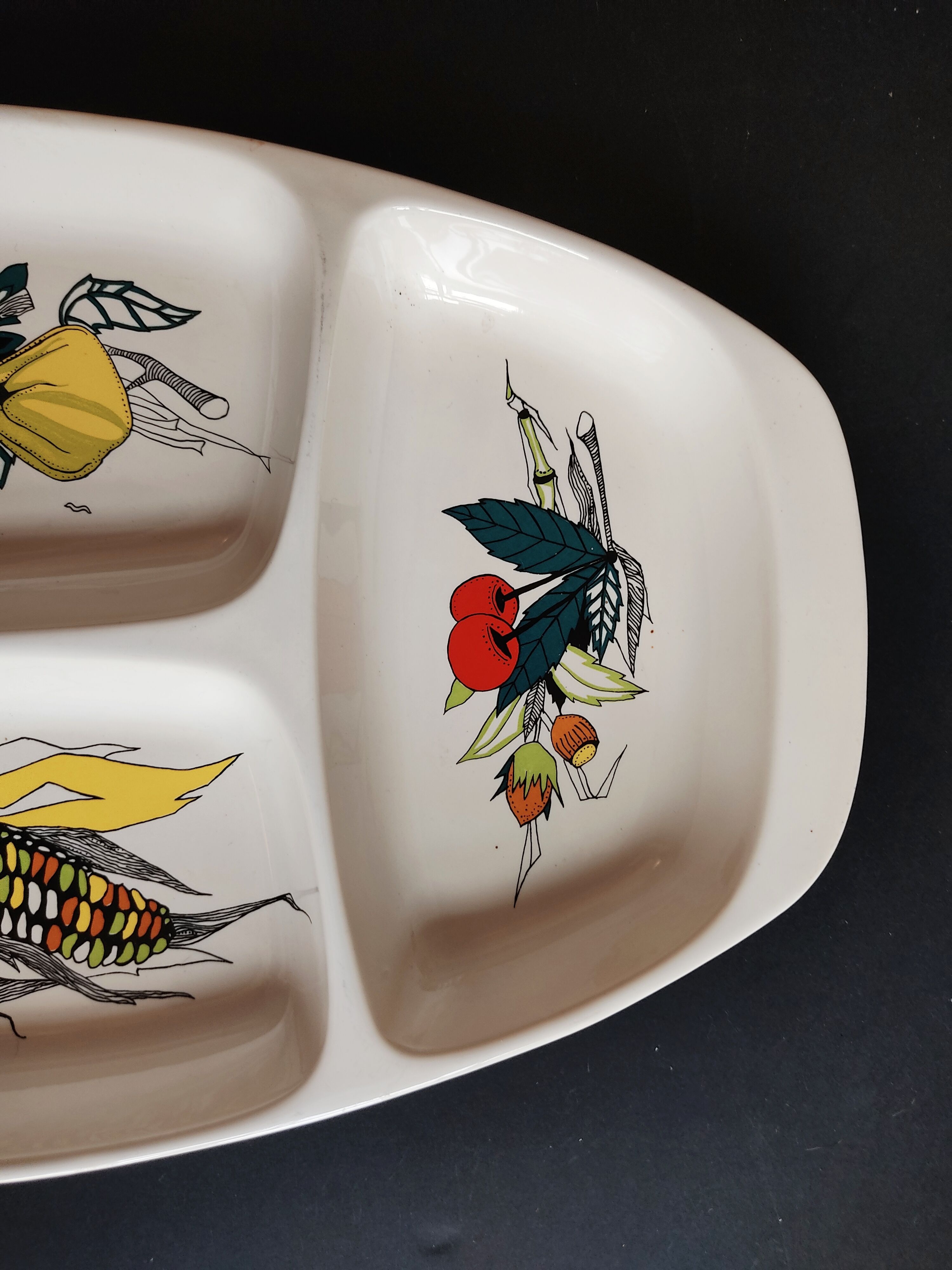 Villeroy & Boch vintage dish décor fruits and vegetables