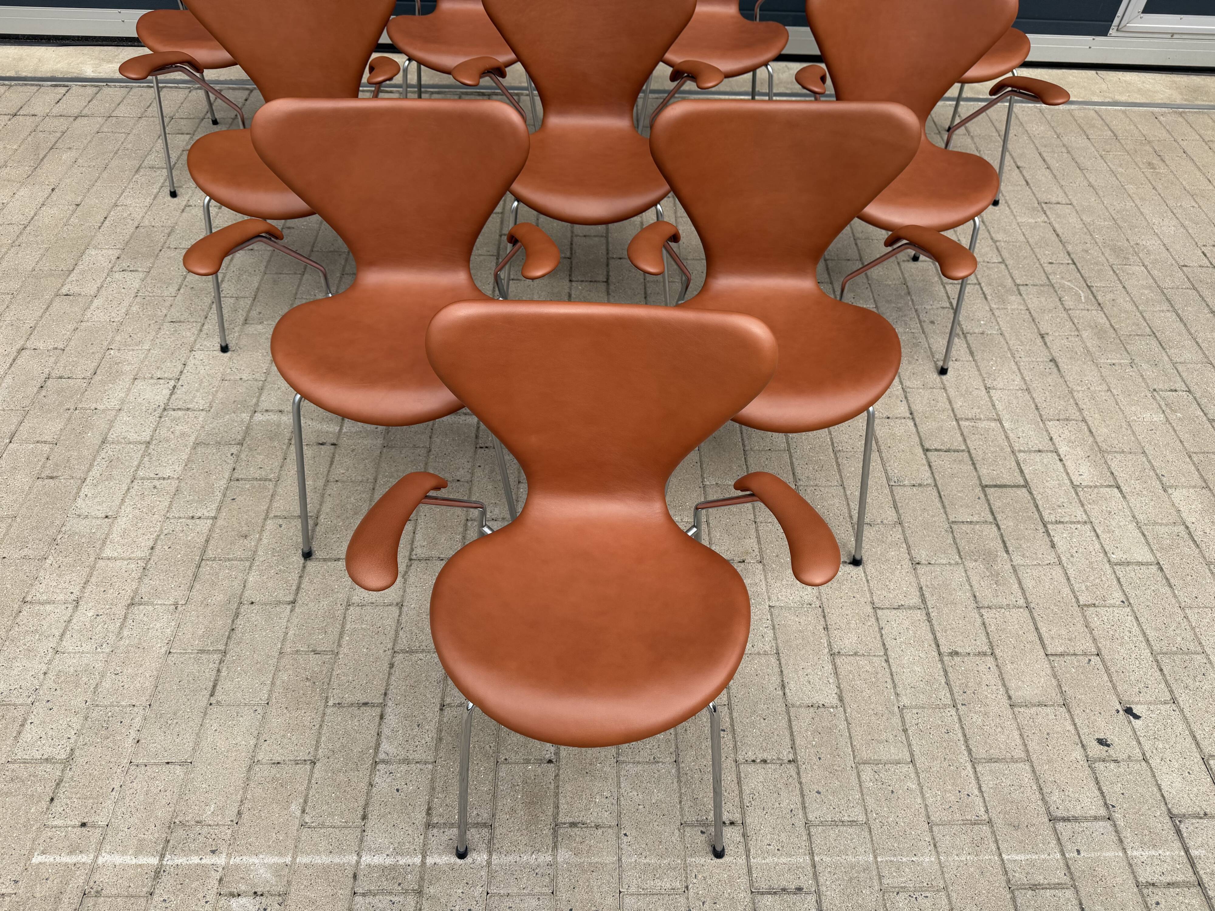 10x armchairs with arms, series 7 Butterfly Fritz Hansen by Arne Jacobsen in Cognac leather, in perfect condition.