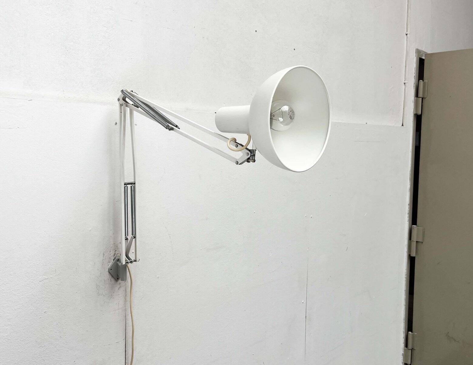 Mid-Century Modern It Task Wall Lamp from Louis Poulsen, 1970s