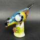 Figurine porcelaine oiseau polychrome sur socle fleuri vintage
