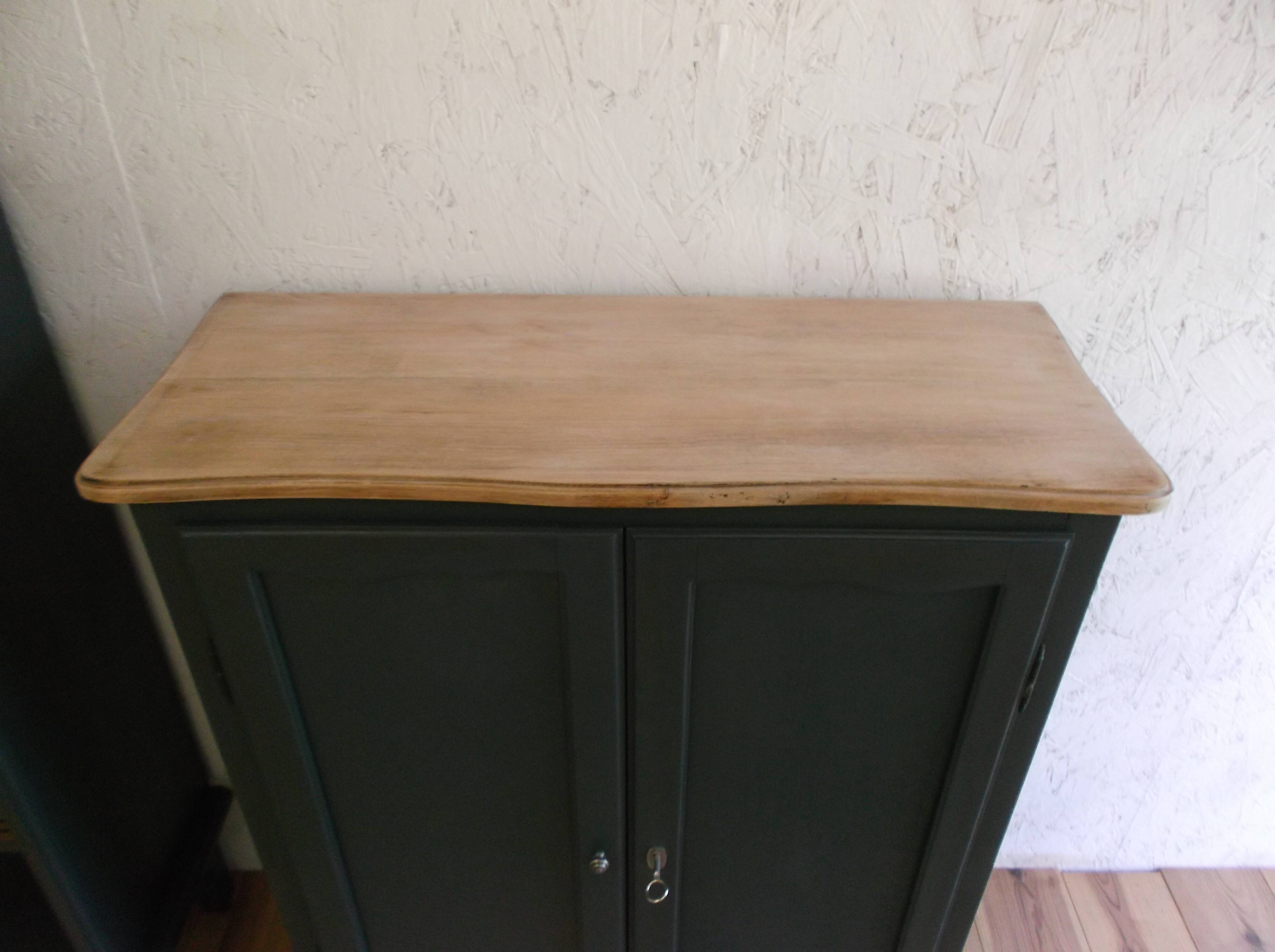 Shoe cabinet