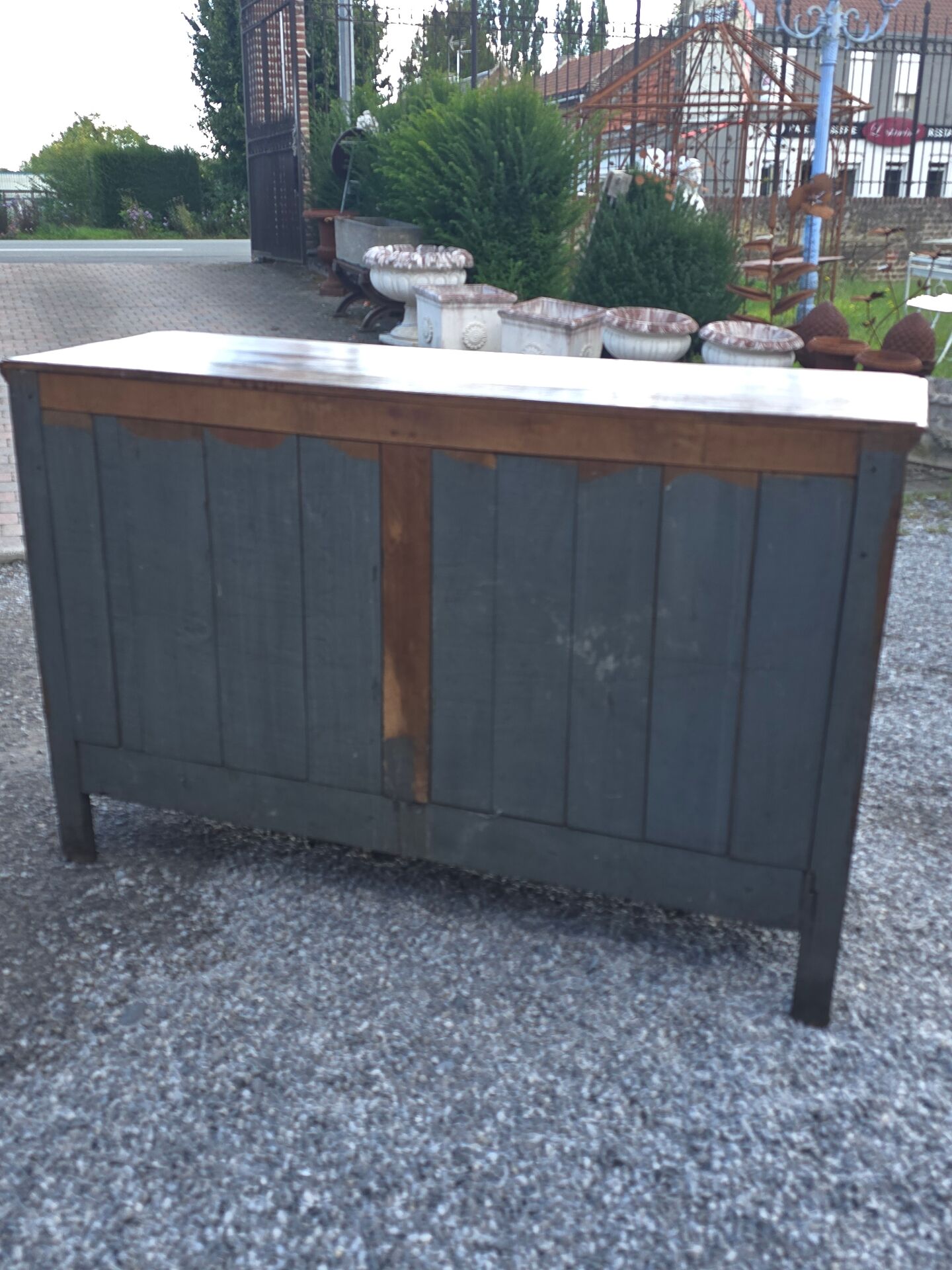 Very oak sideboard with 2 doors