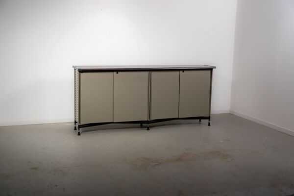 Buffet de la série Spazio par le Studio BBPR pour Olivetti, vers 1960.