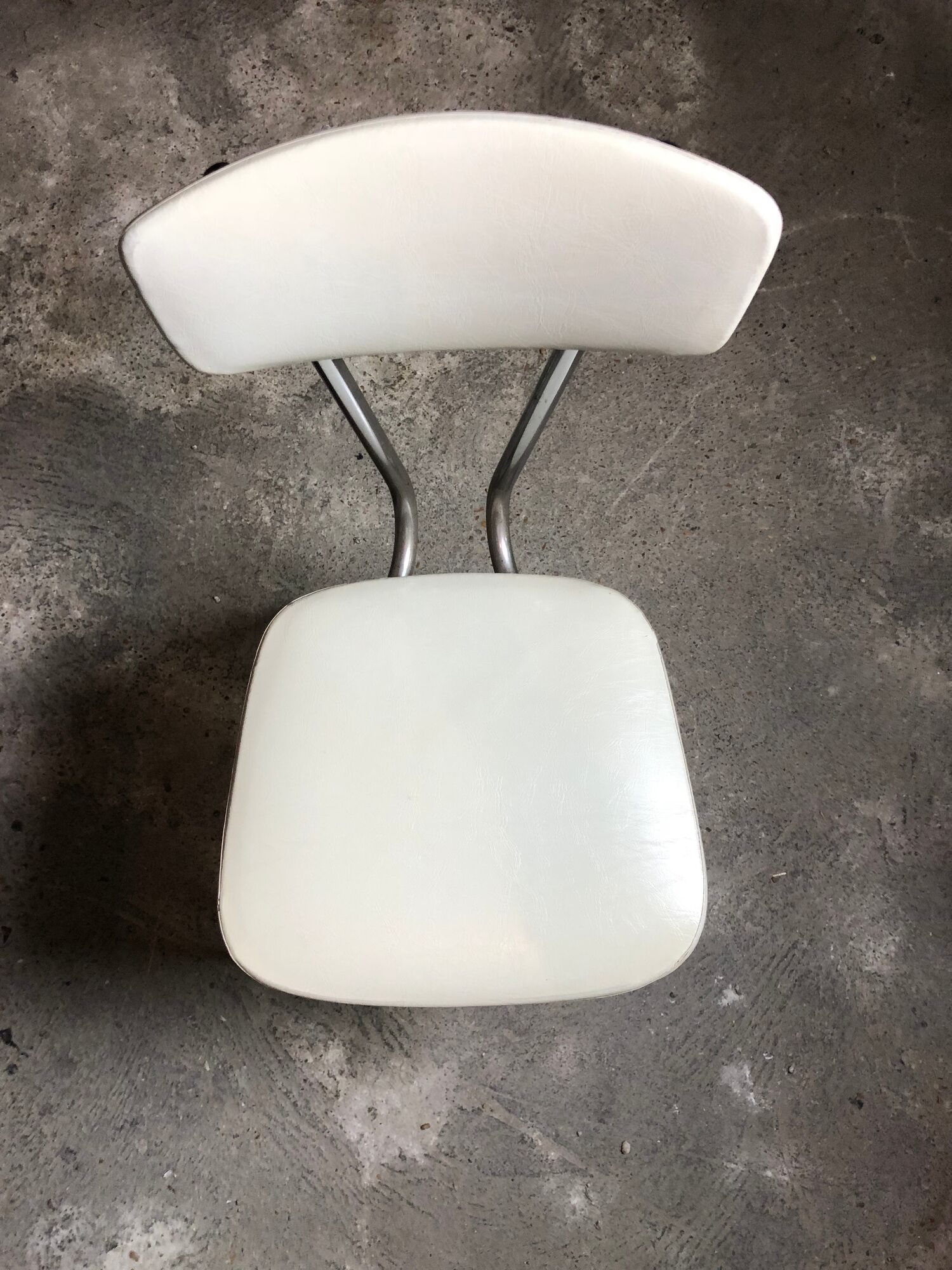Set of 4 chairs iron and white vinyl 1960 Columbus Creation