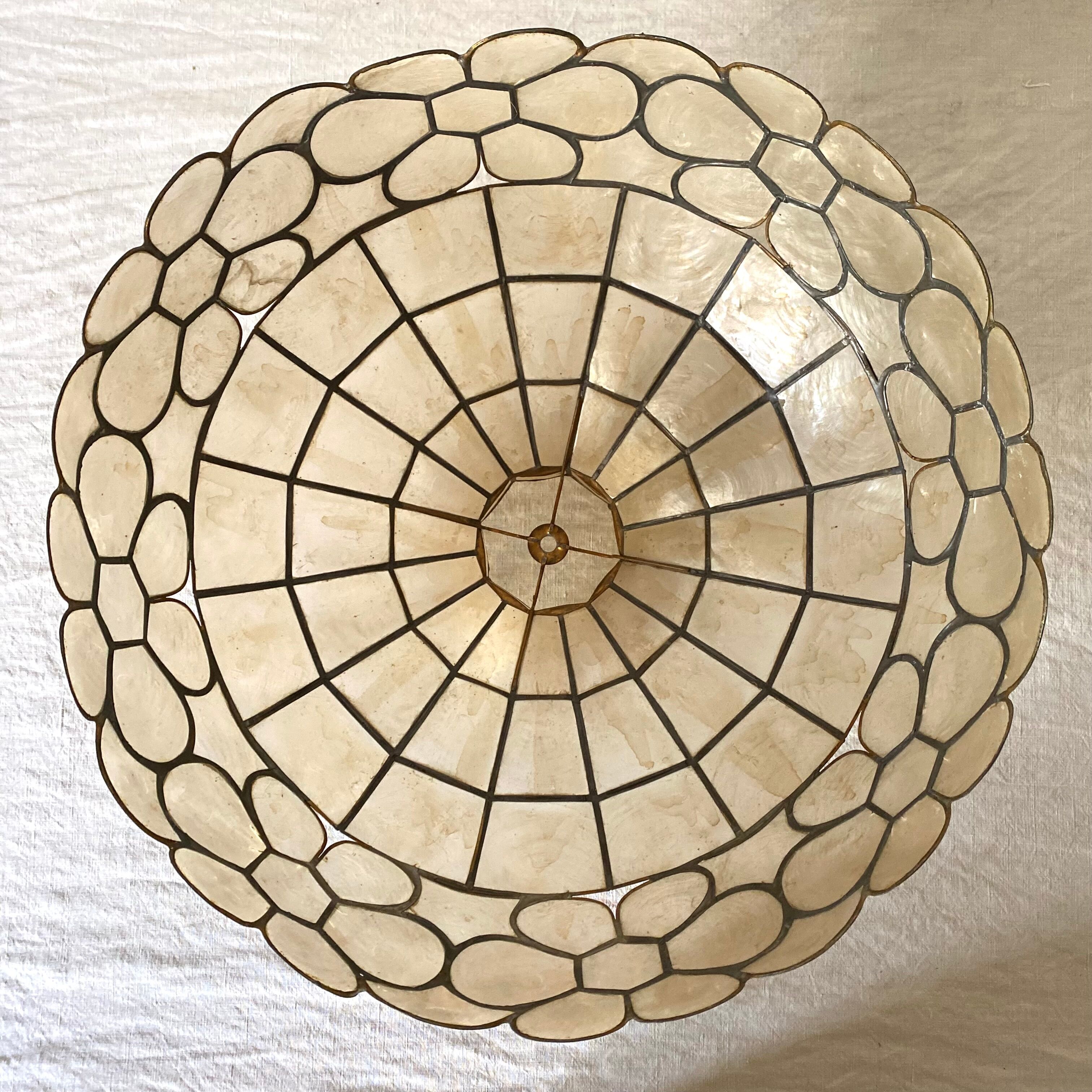 Abat jour, mother-of-pearl and brass suspension