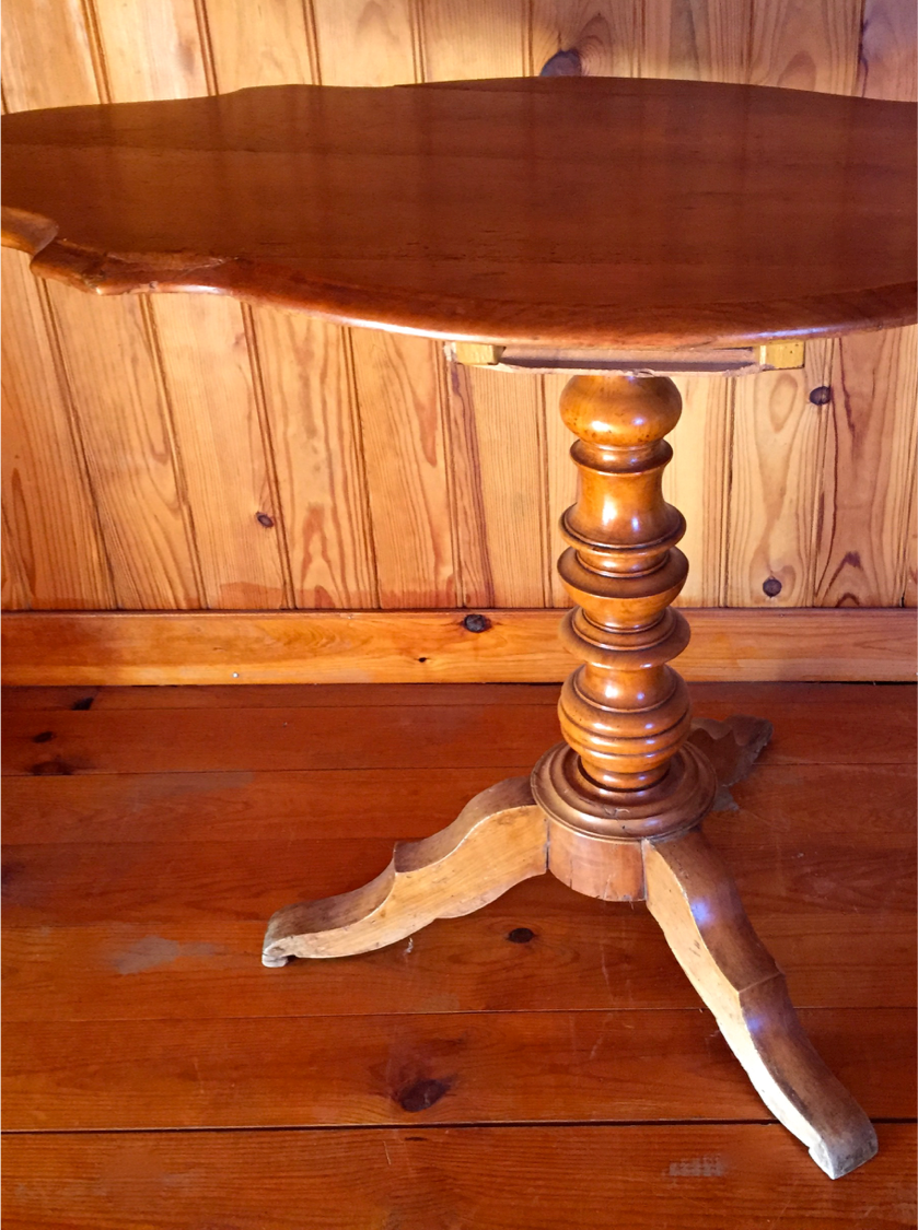 Antique furniture table 19th pedestal table oval tripod shape violin walnut solid provincial crafts